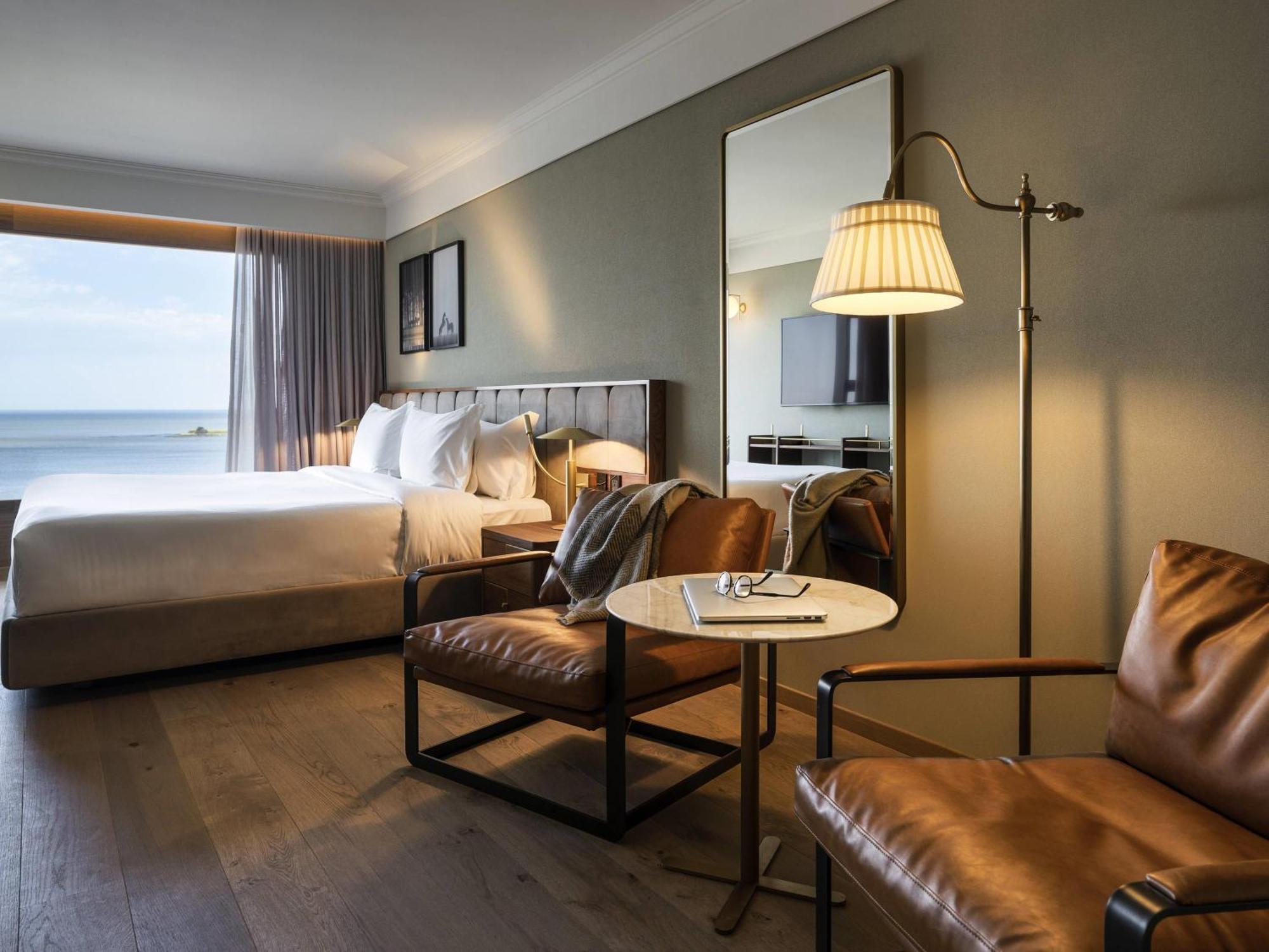 Quarto Deluxe com Cama King-size e Vista do Mar