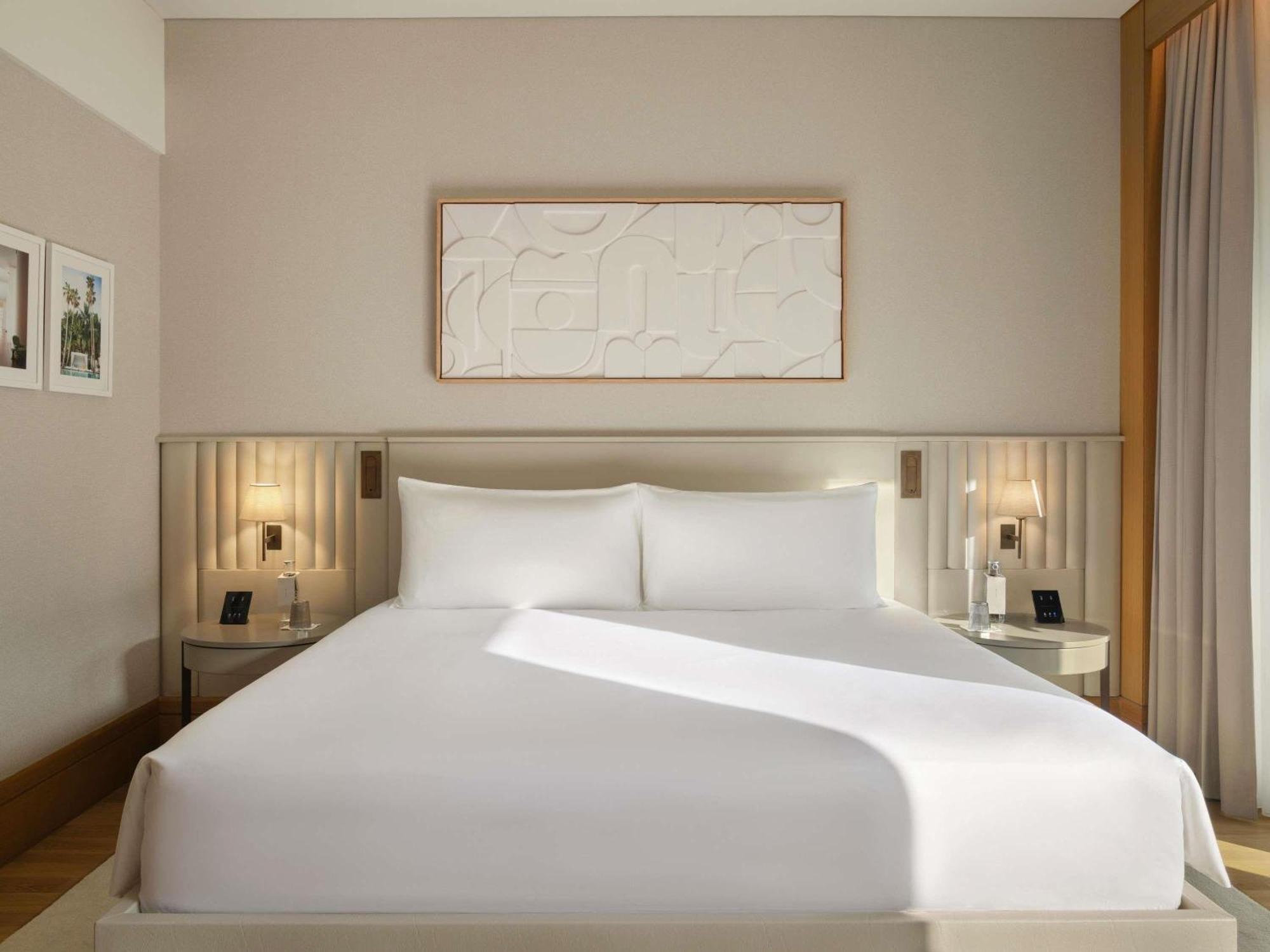 Chambre Rising Light - Vue sur Complexe Hôtelier