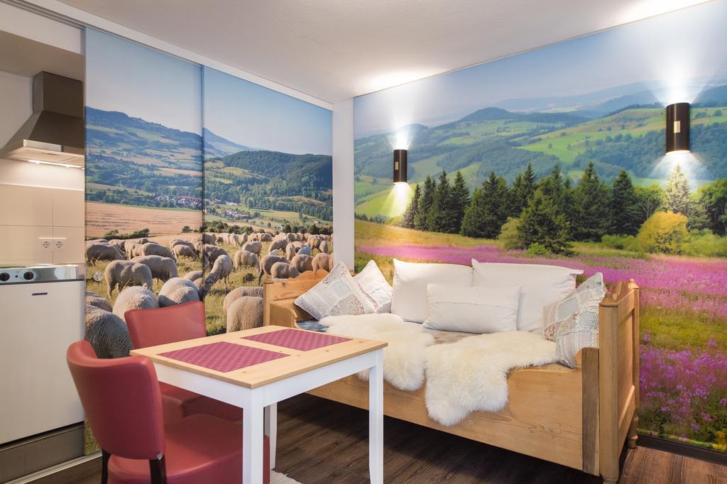 Chambre Lit King-Size avec Canapé-lit - Adaptée aux Personnes Malentendantes