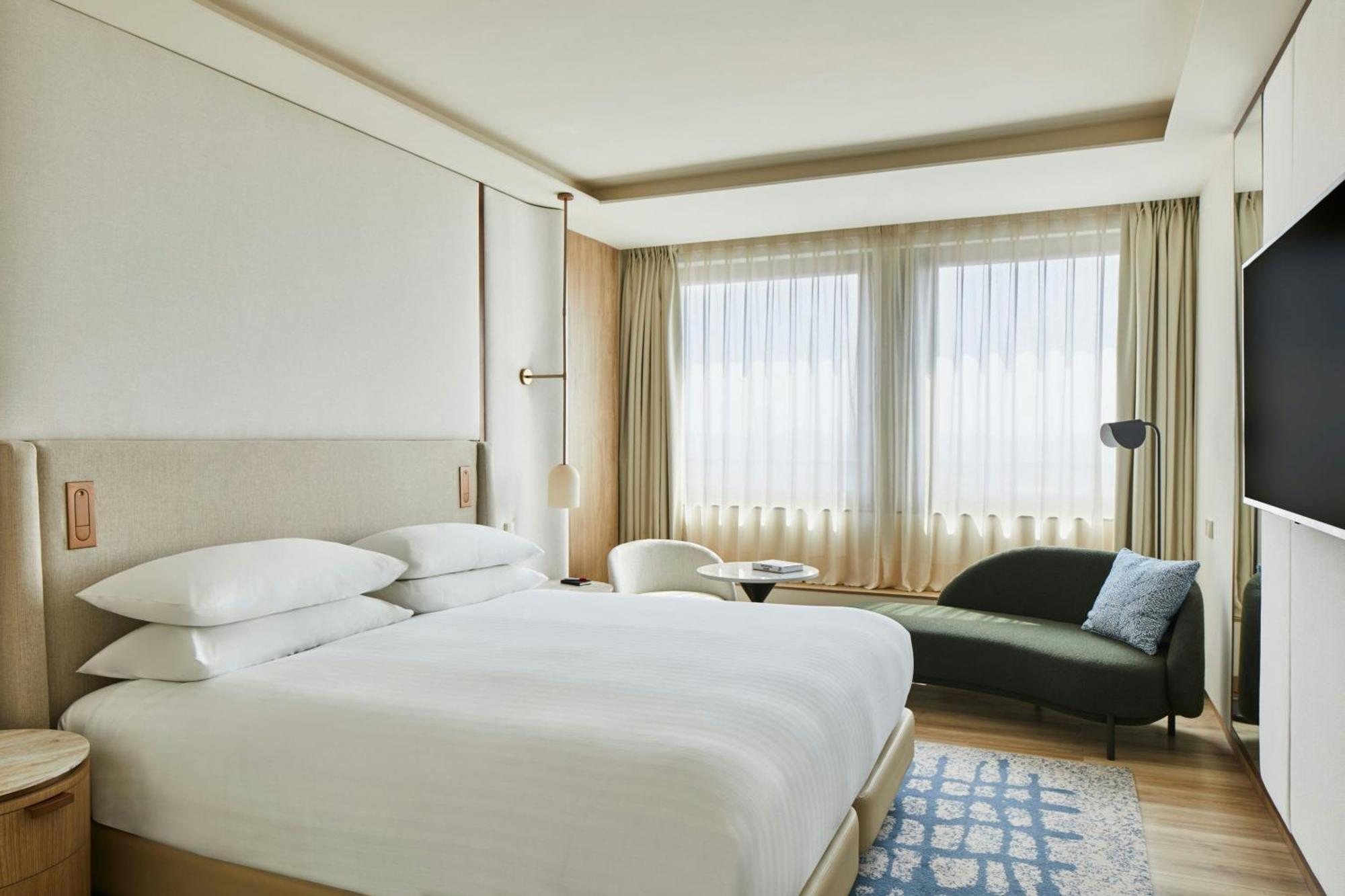 Suite mit 1 Schlafzimmer, Kingsize-Bett, Schlafsofa und Stadtblick