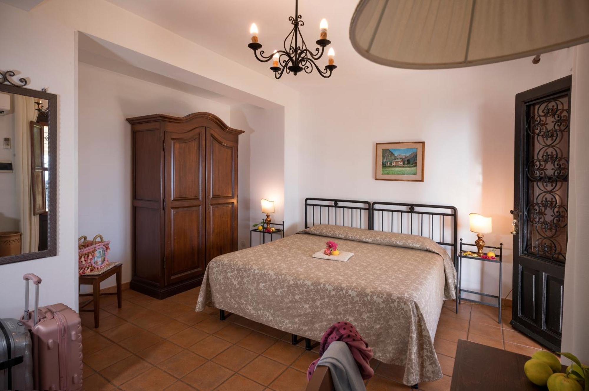 Triple Room with Sea View