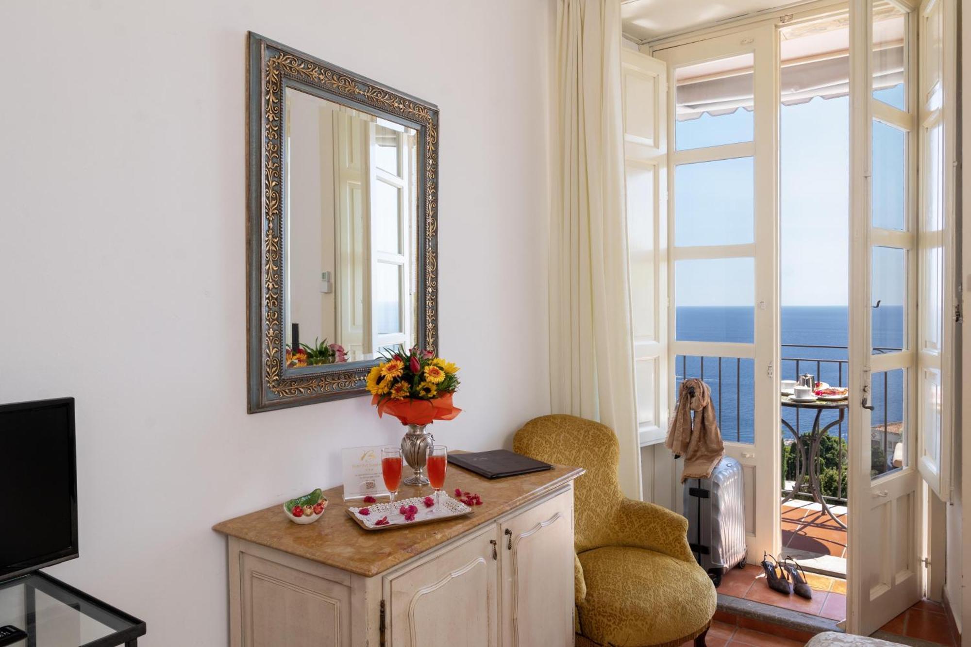 Standard Double Room with Balcony and Sea View