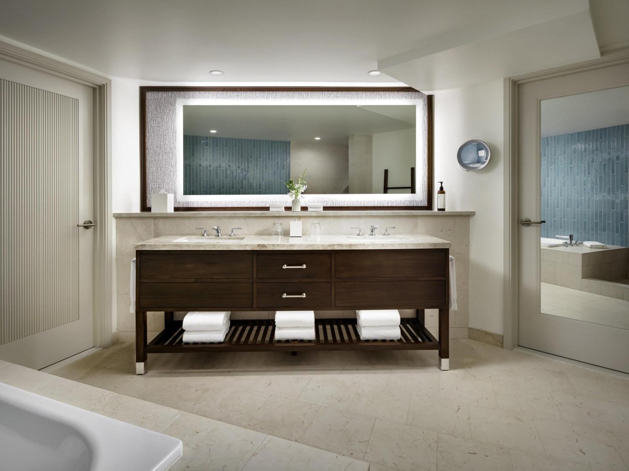 King Suite with Sofa Bed and Garden View,1730007096:JPEG