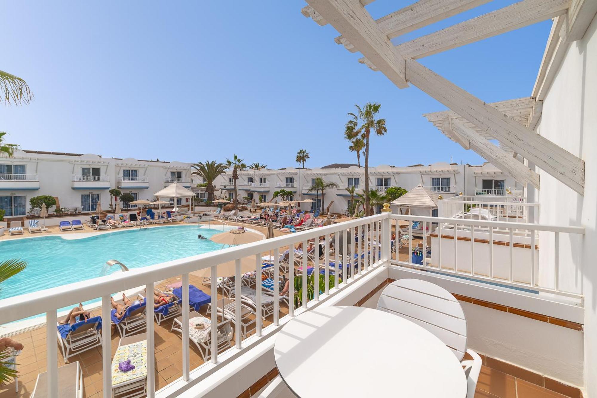 Apartment mit Poolblick