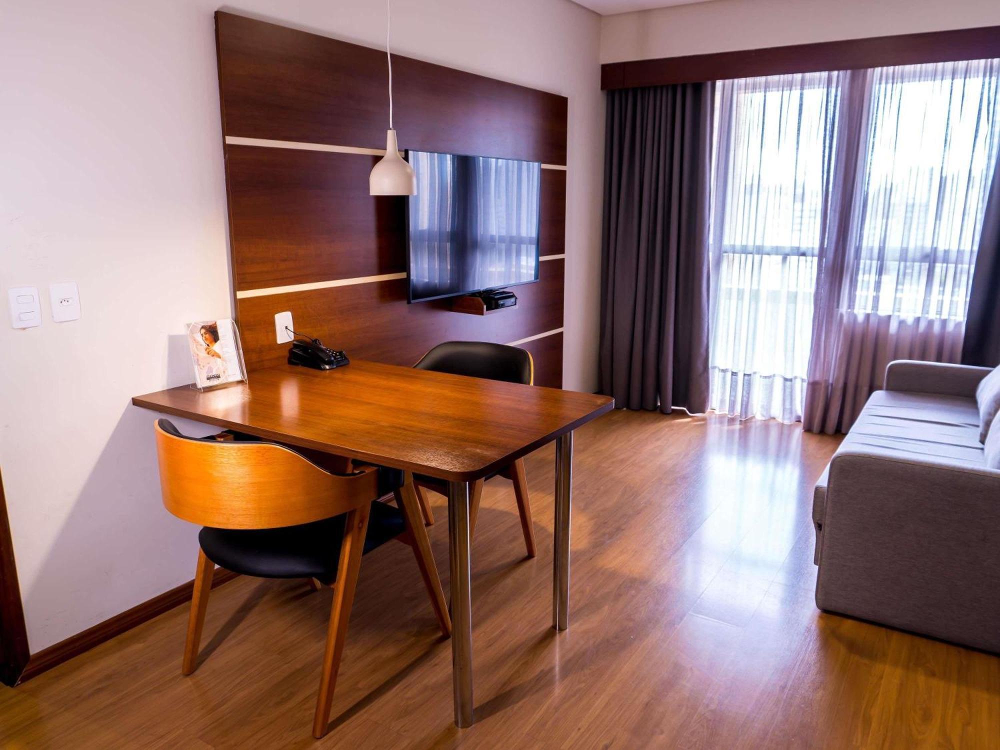 Quarto Superior com 2 Camas de Solteiro e Sofá-Cama