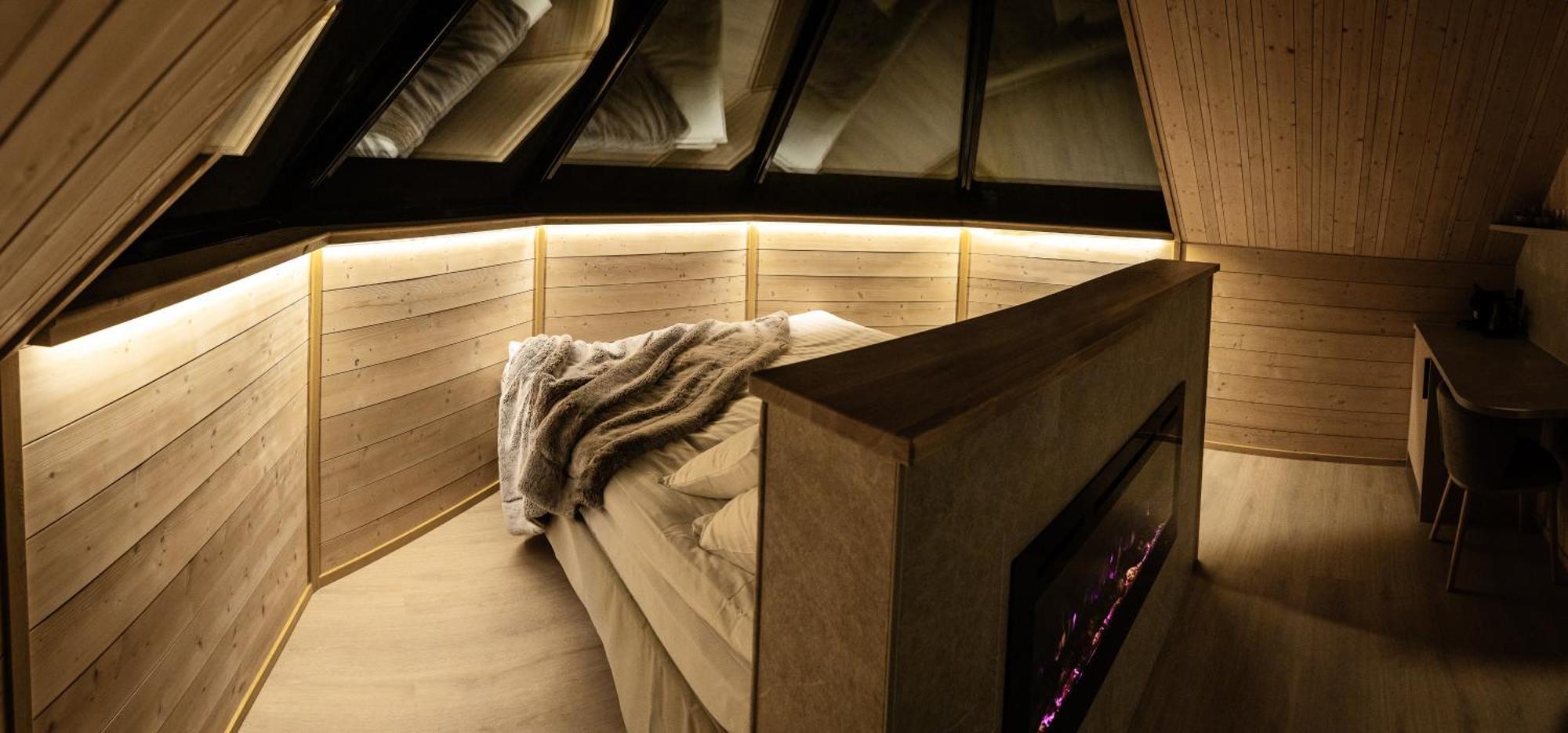 Aurora Cabin Igloo