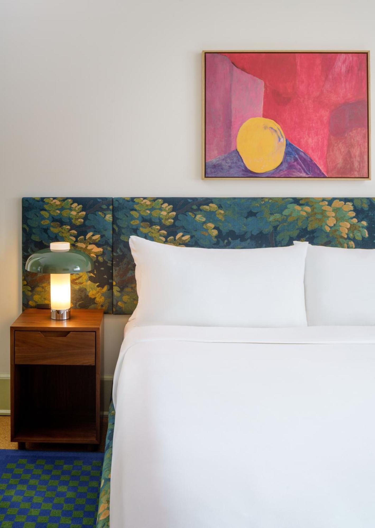 Kamer met Kingsize Bed en Patio