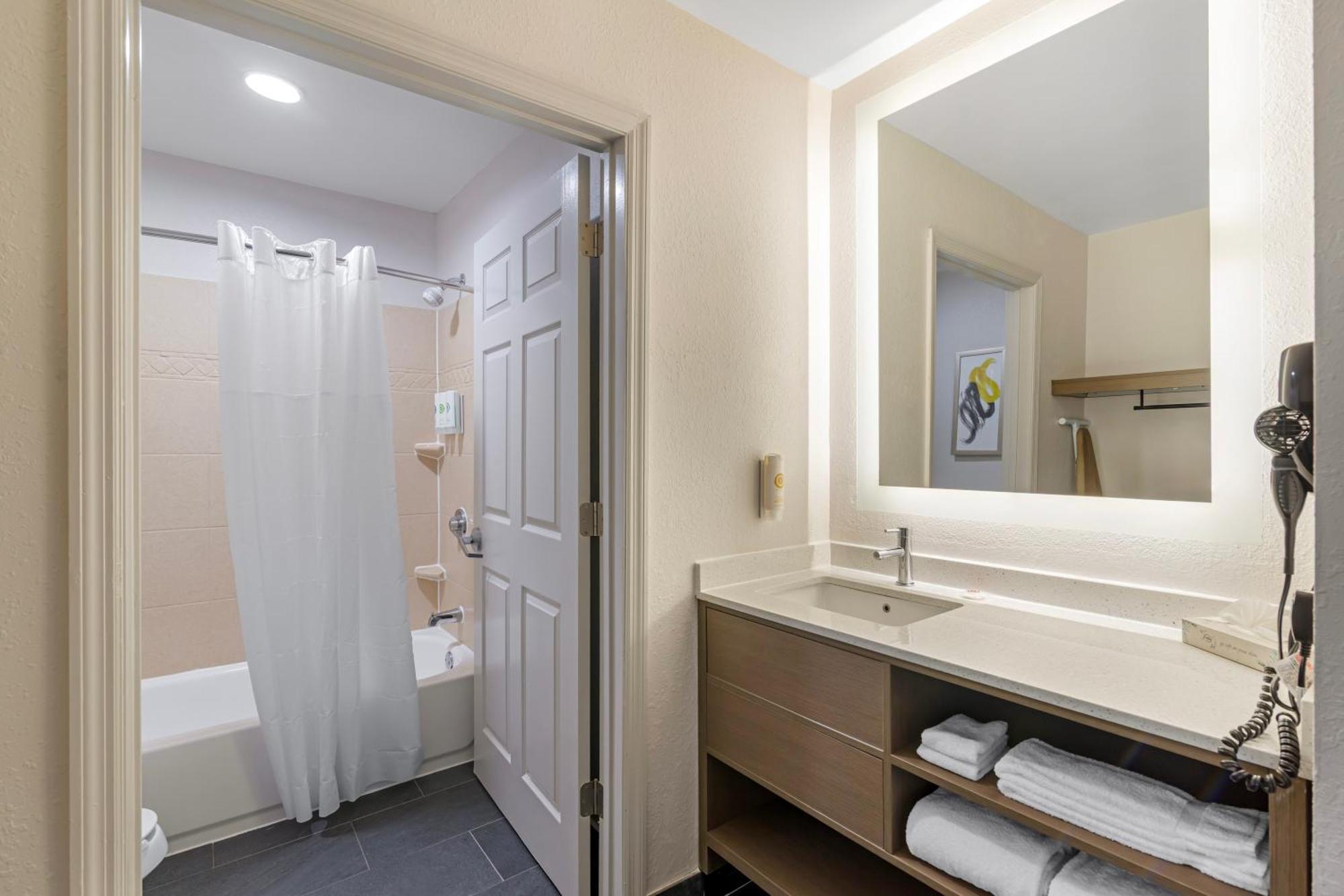 King Room - Non-Smoking