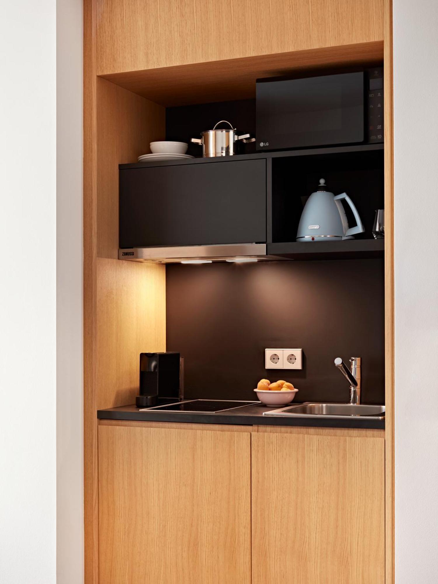 Large Studio Kitchenette Sofa Bed,1731579011:JPEG