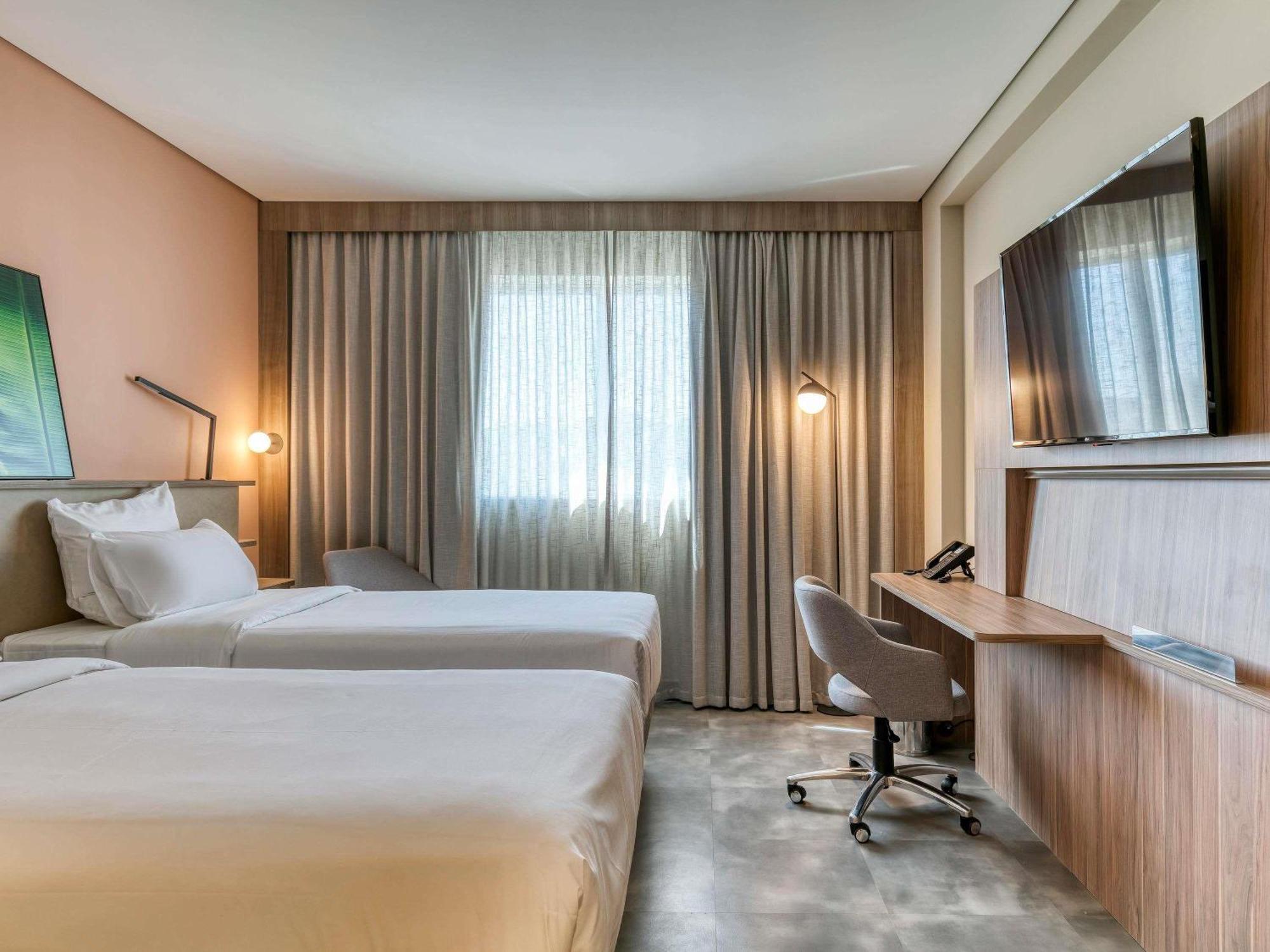 Quarto Executivo com 2 Camas de Solteiro