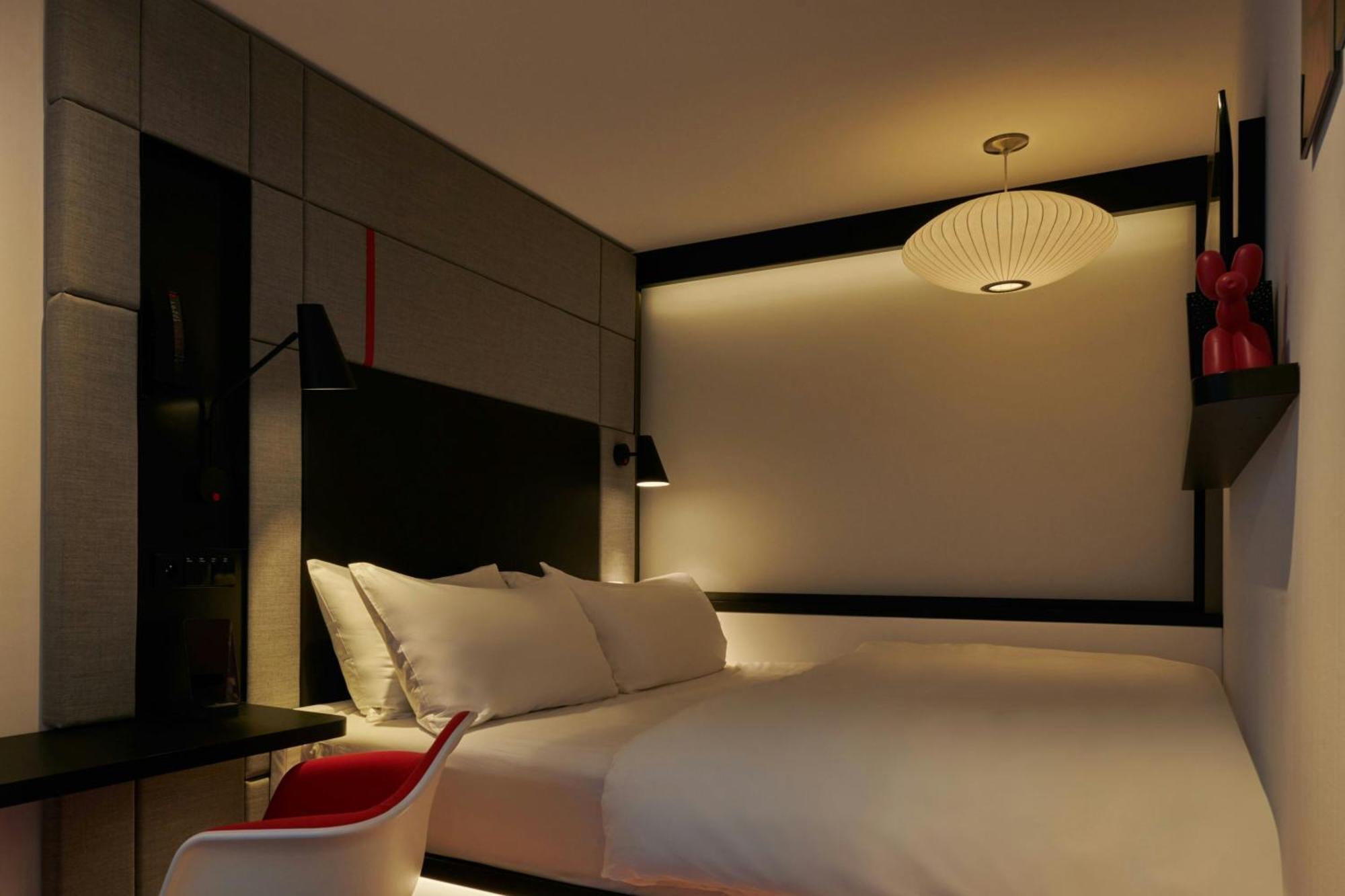 Zimmer mit Kingsize-Bett