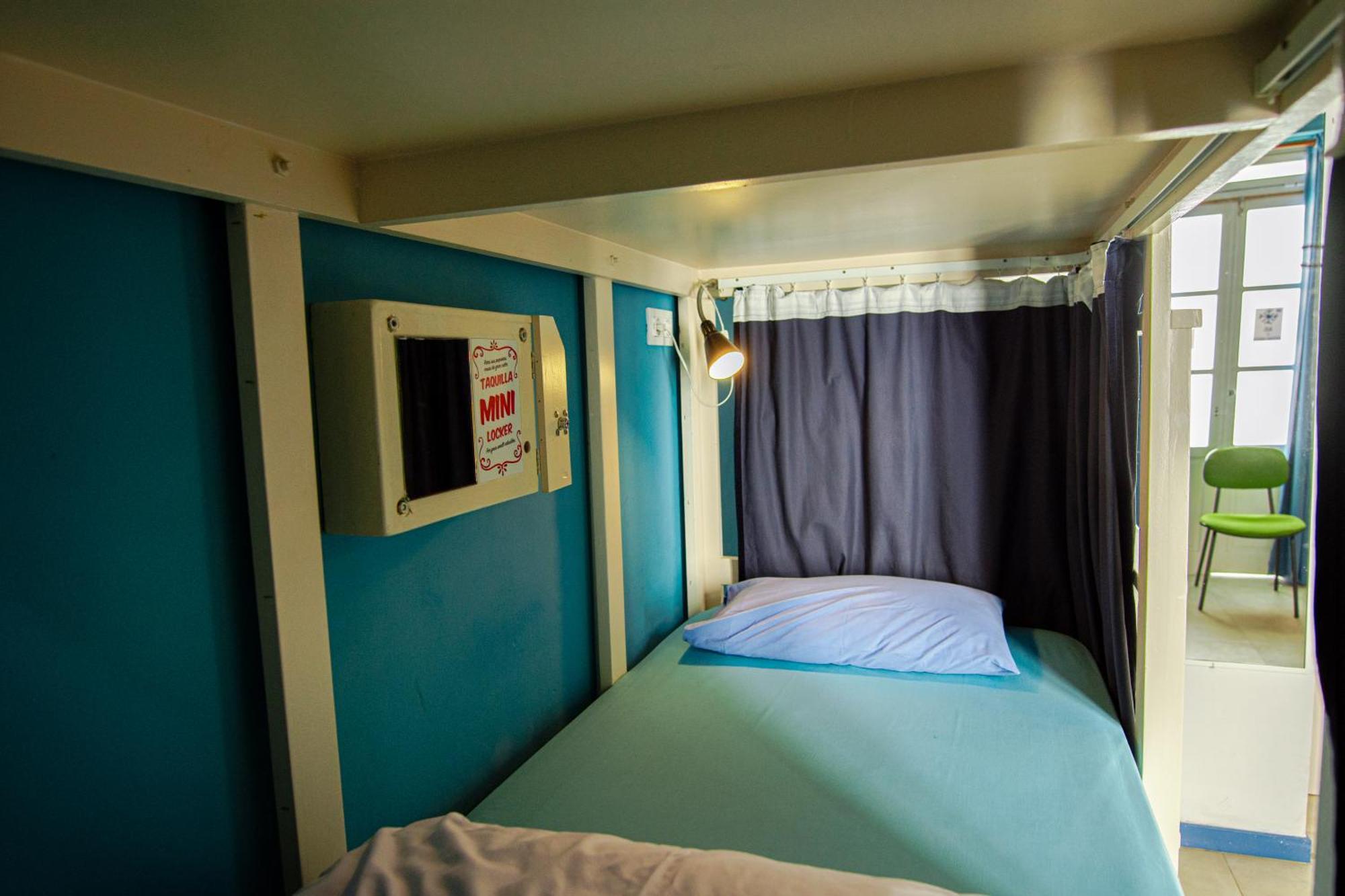 Cama en habitación compartida mixta de 4 camas con baño privado externo