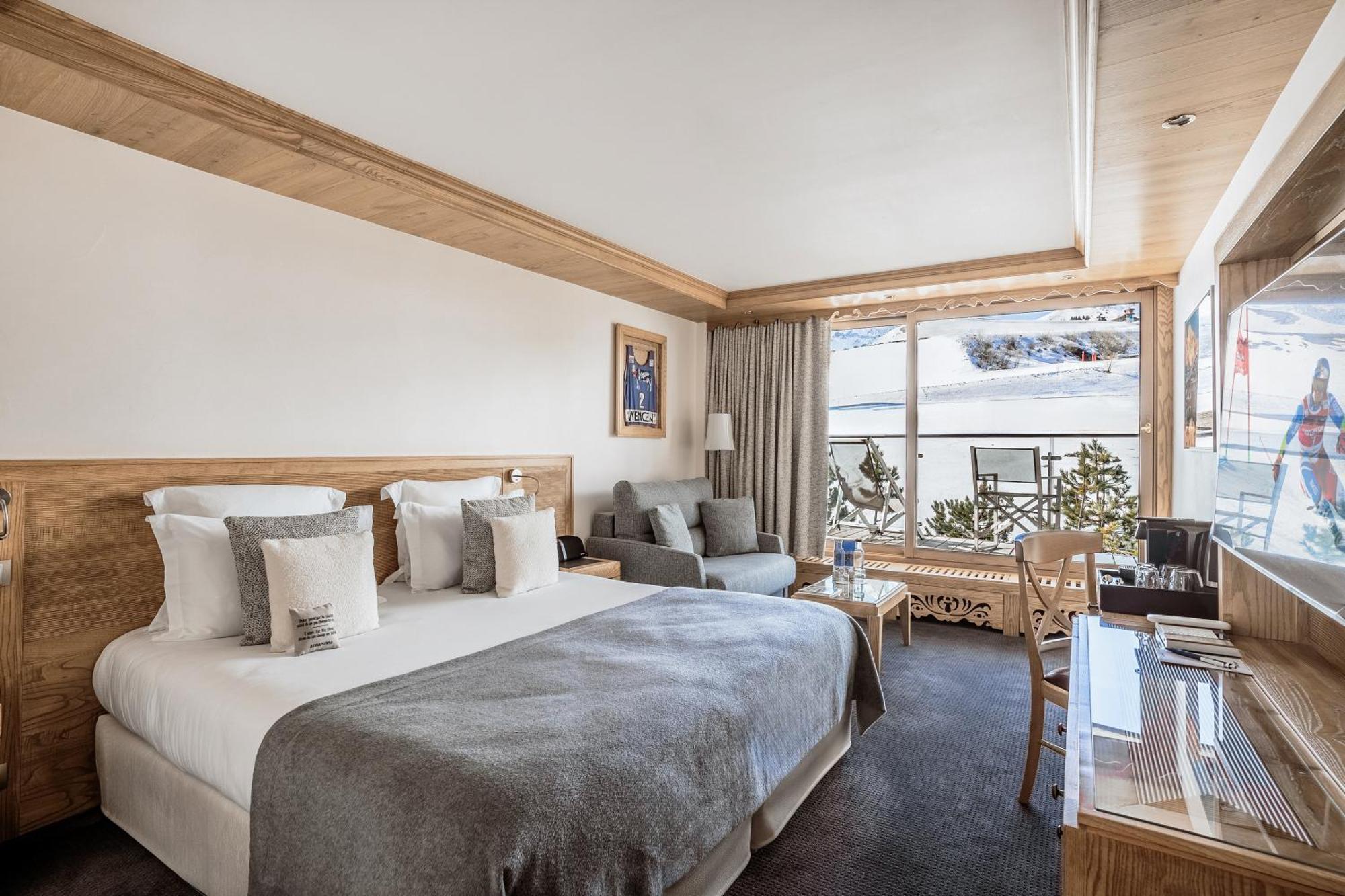 Room Saulire Mountain view