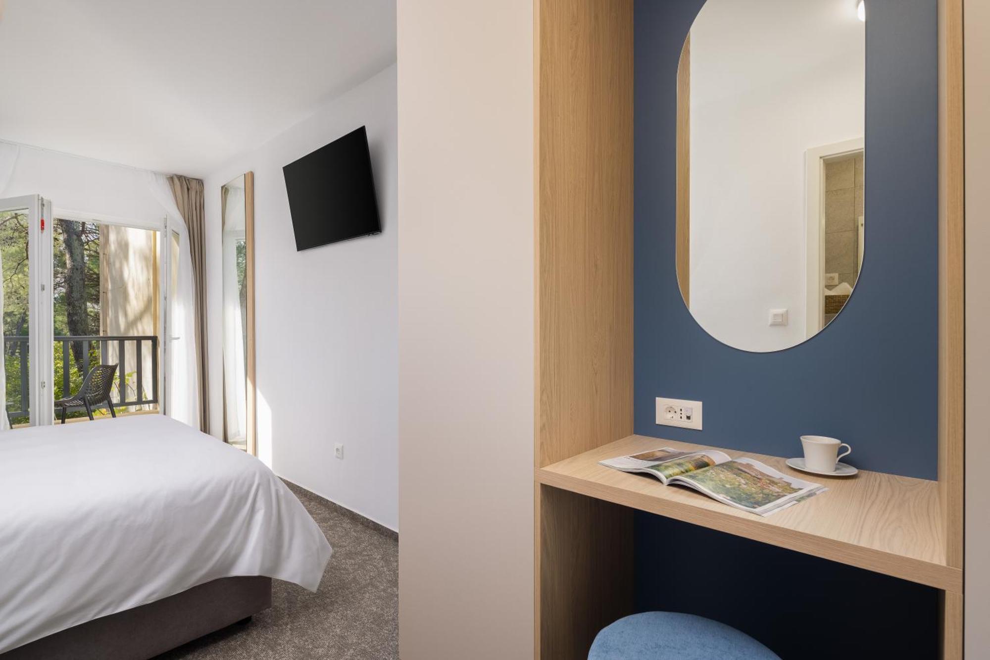 Standard Doppel- oder Zweibettzimmer mit Zustellbett und Balkon – Nebengebäude