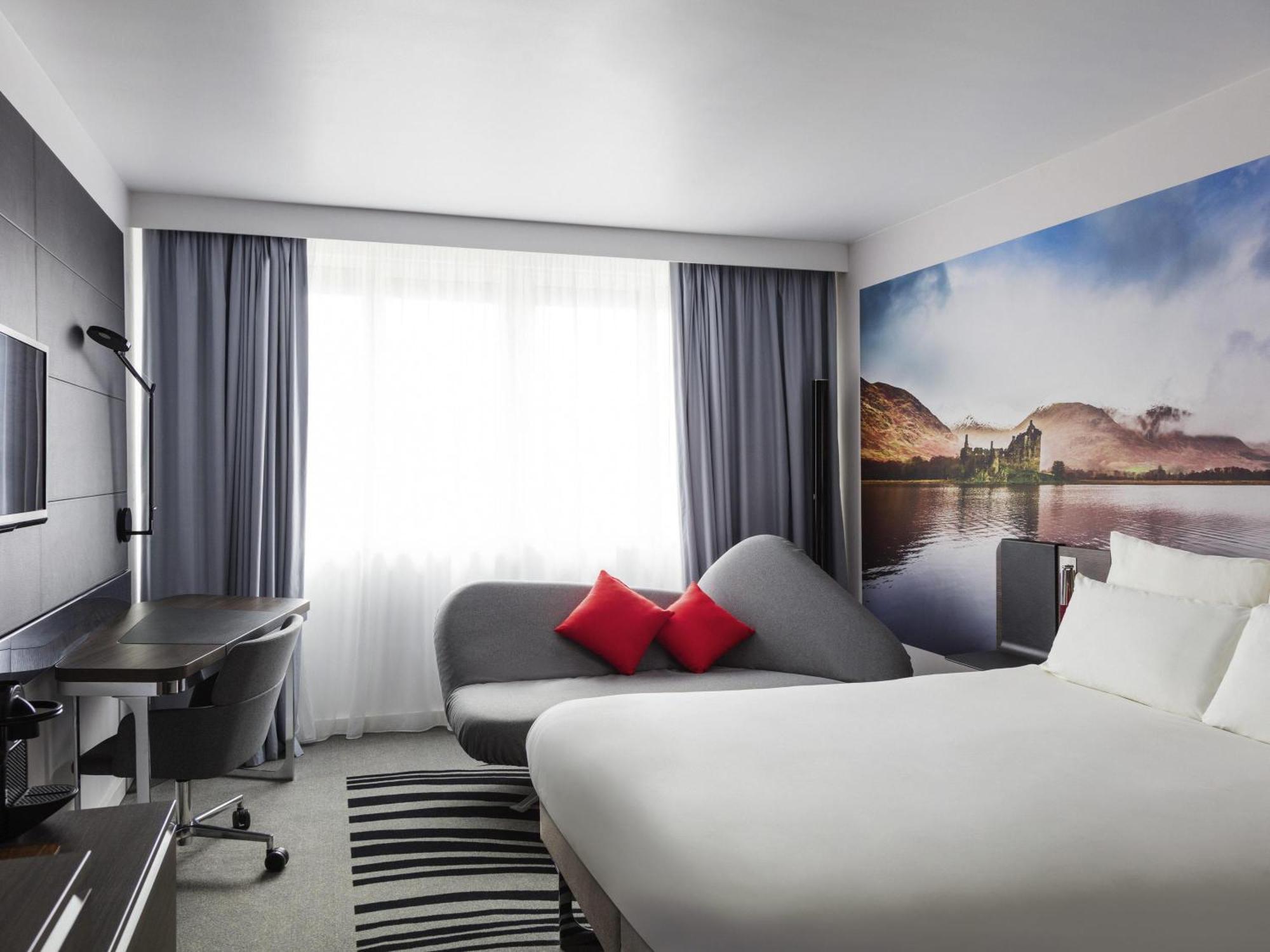 Quarto Executivo com 1 Cama Queen-size e Sofá