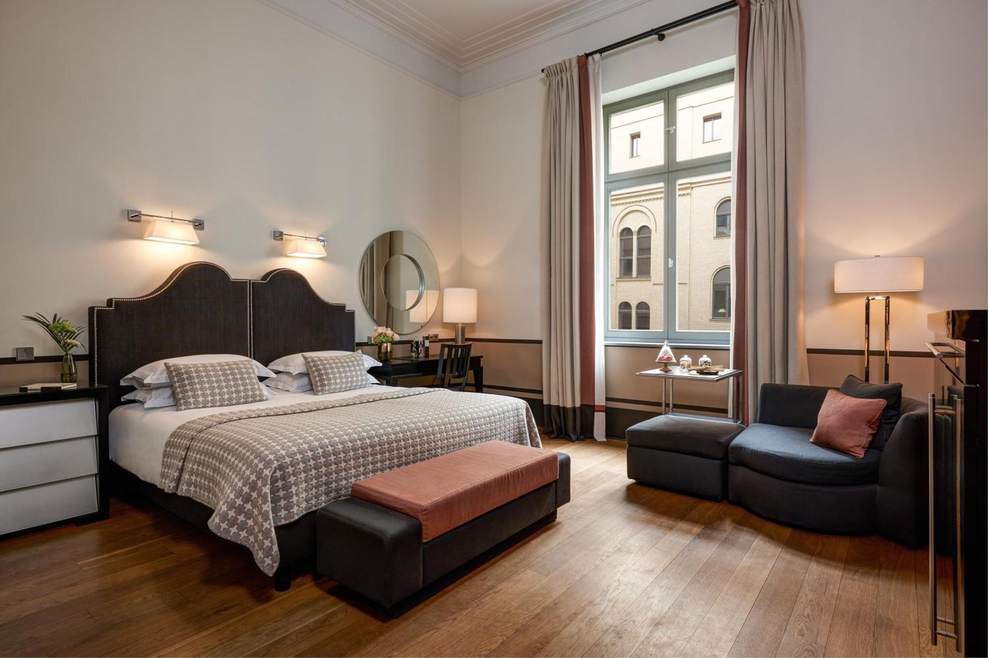 Deluxe Room,1742570480:JPEG