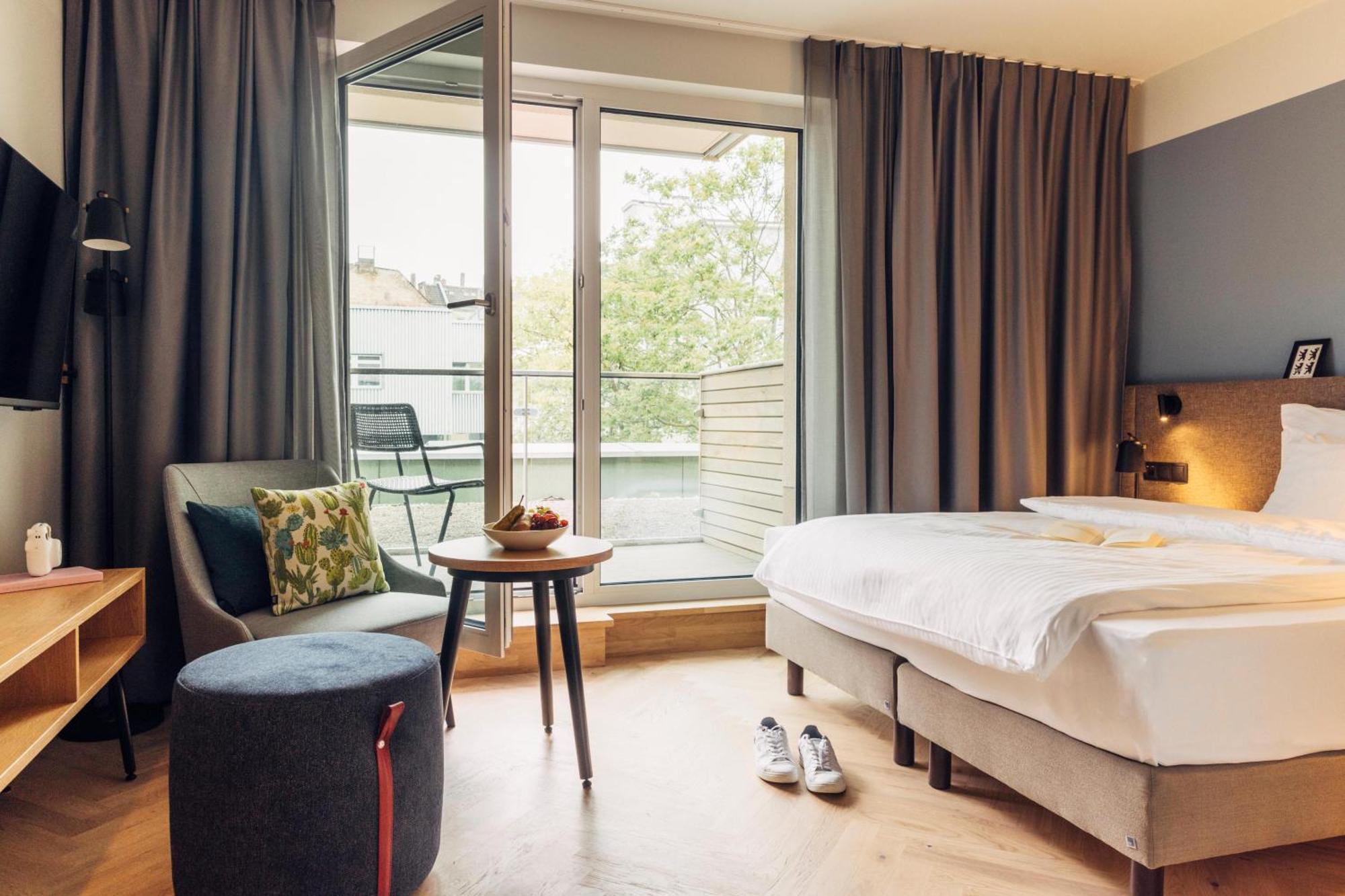 Doppel-/Zweibettzimmer mit Gartenblick