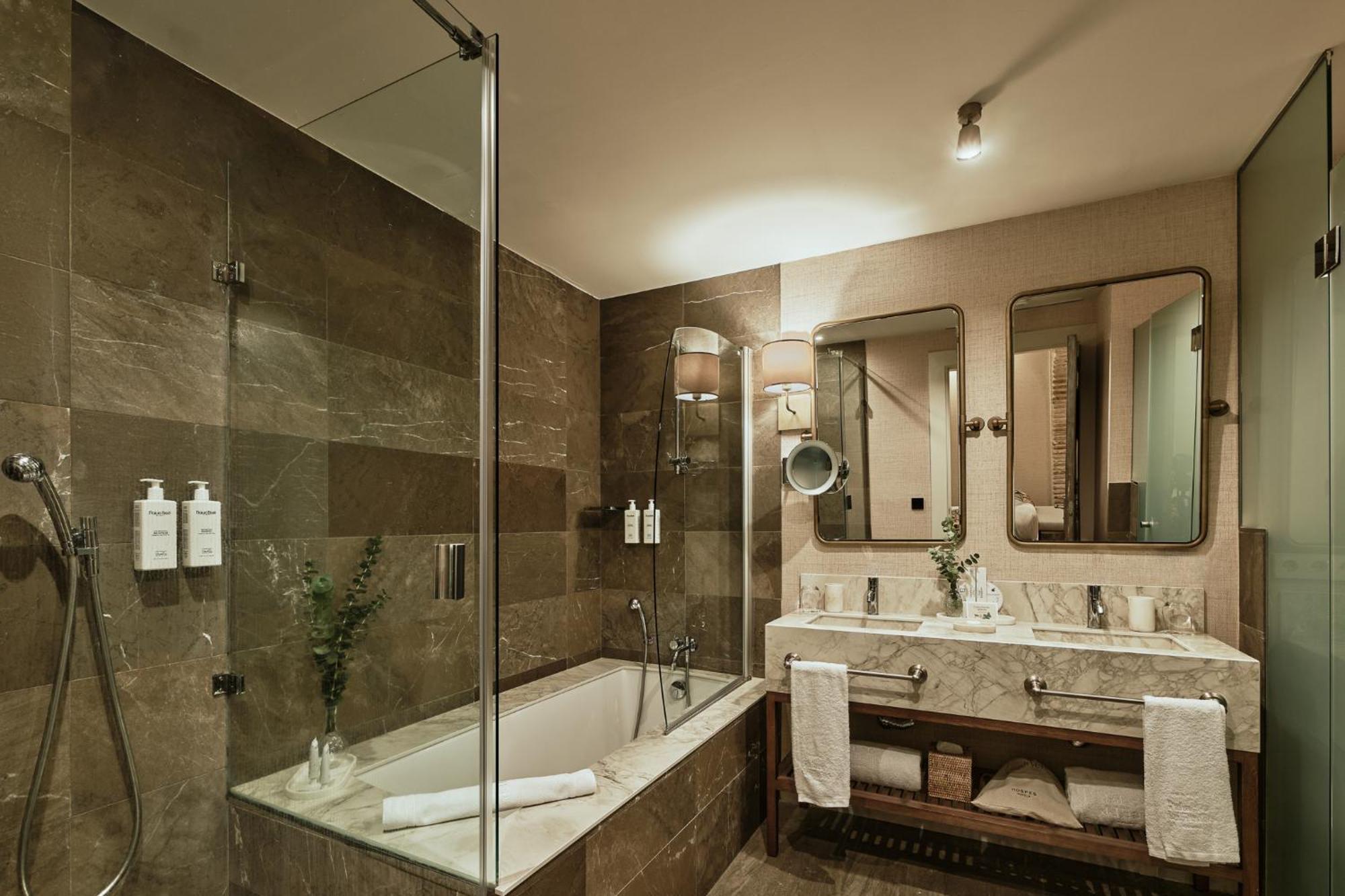 Deluxe Room,1742583942:JPEG