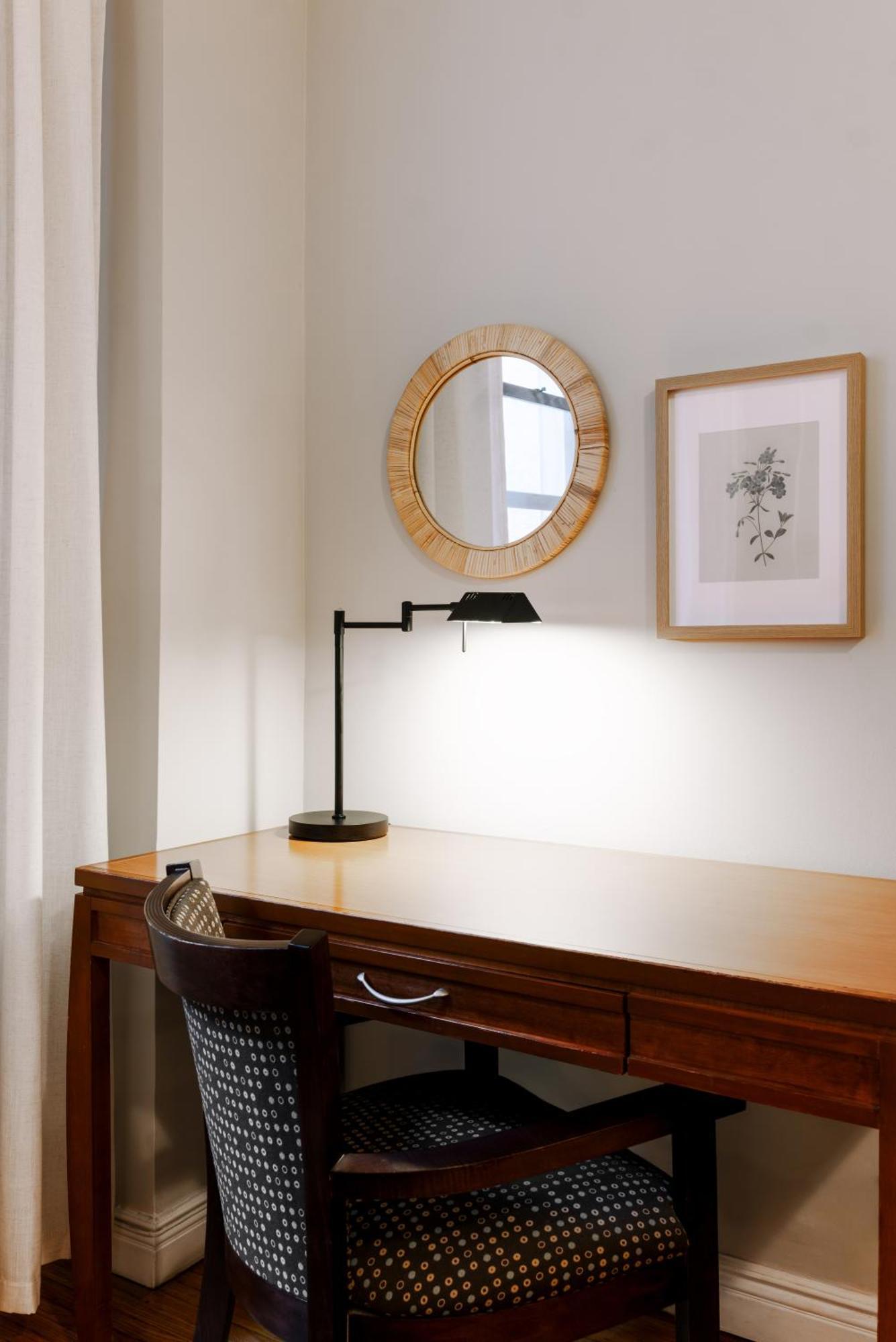 The One-Bedroom Queen Apartment