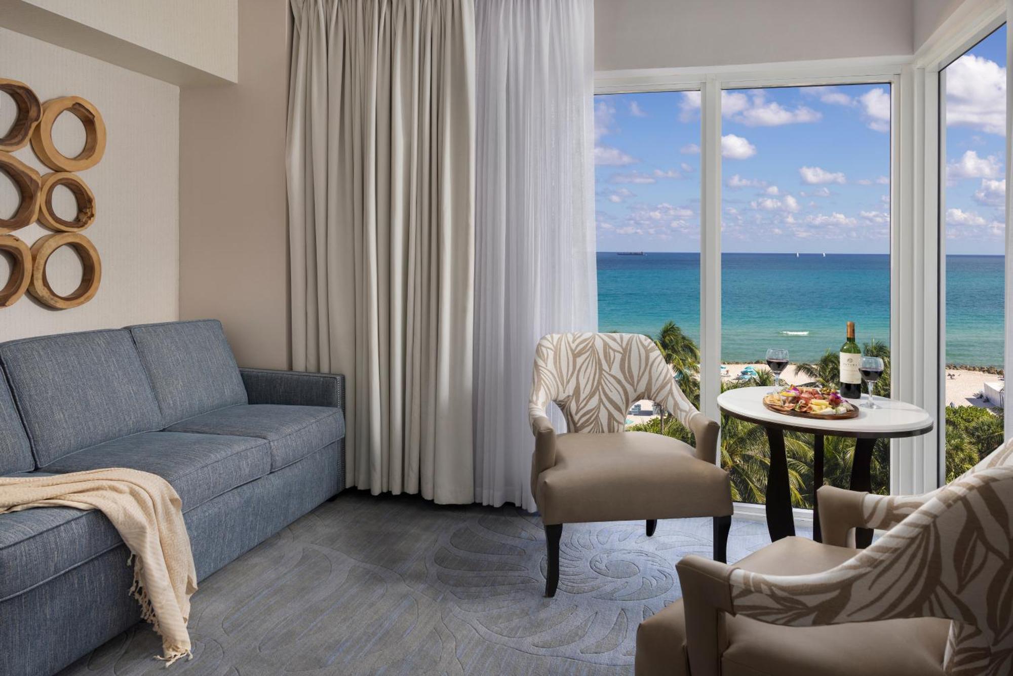 Superior OceanFront 1 King Bed and Sofabed,1742598523:JPEG