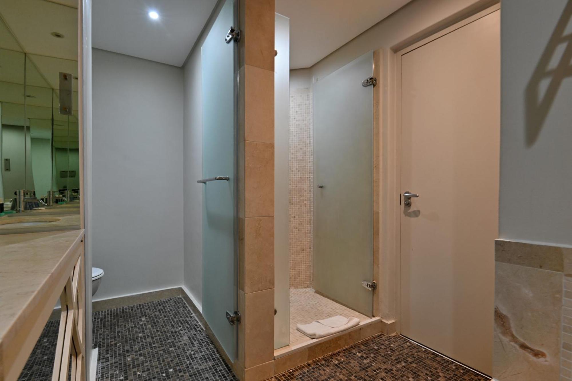 Klassieke Tweepersoonskamer met Kingsize Bed of 2 Aparte Bedden en Bad en Douche