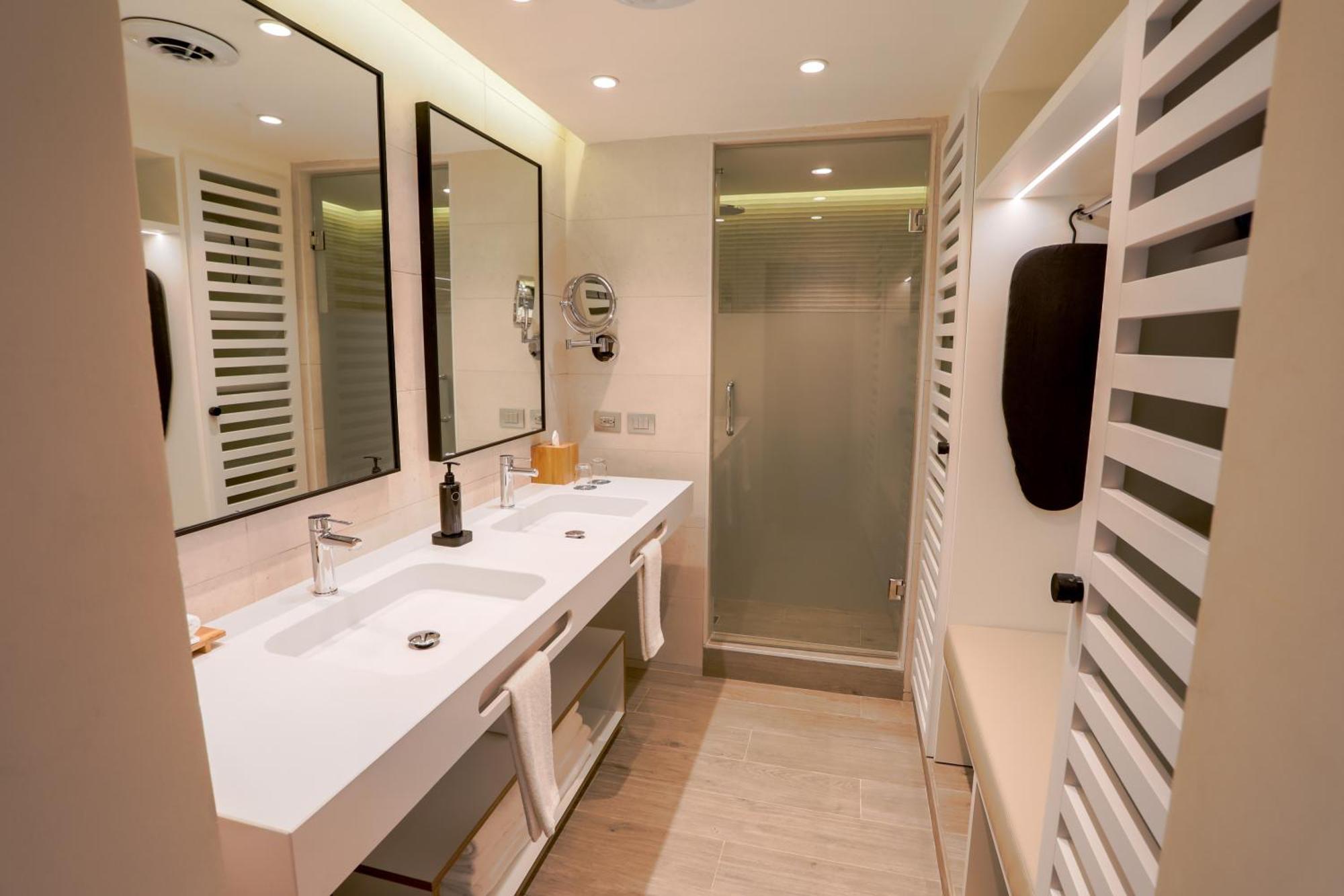 Privileged Deluxe Junior Suite Swim Up,1742626780:JPEG