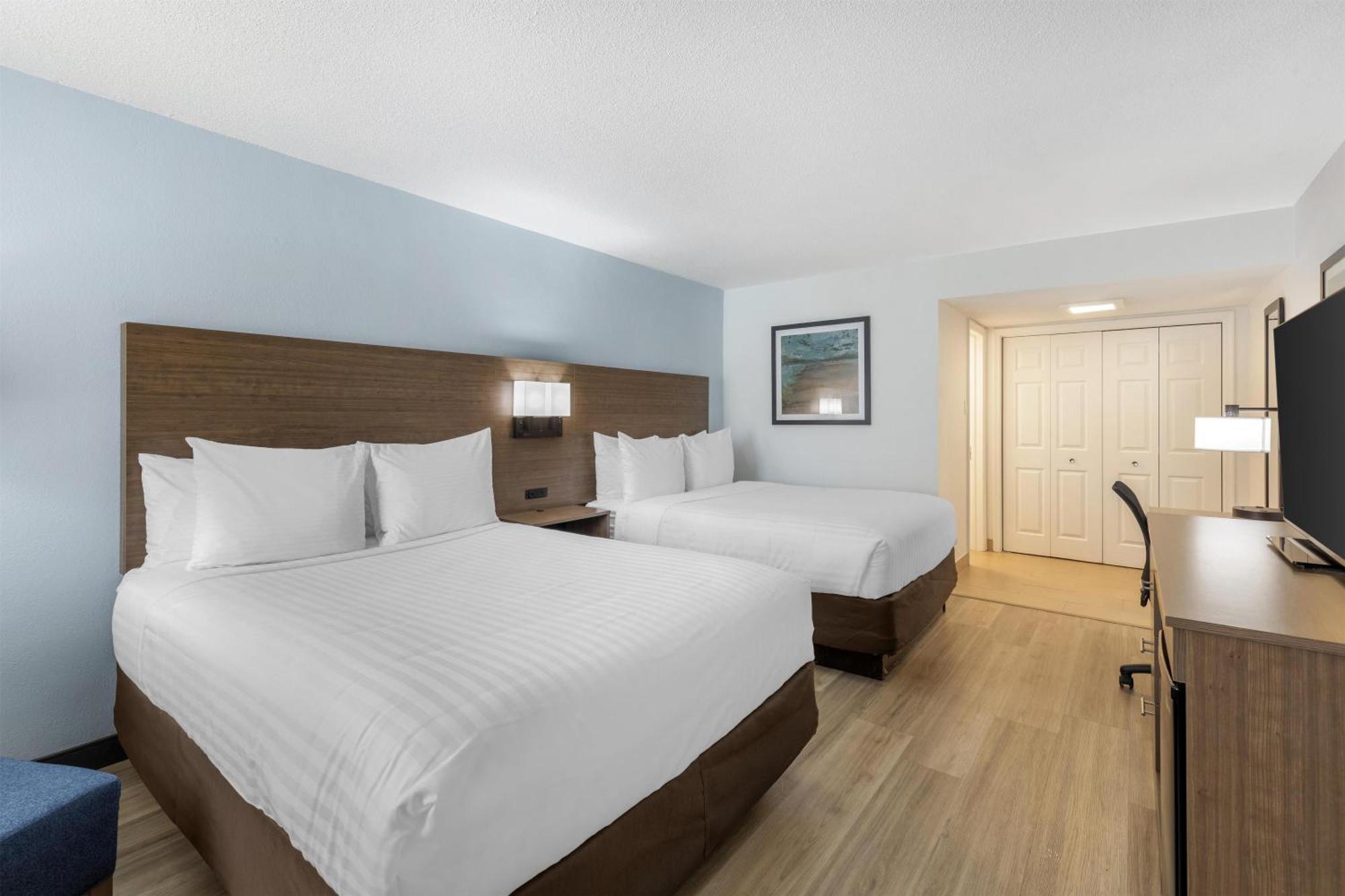 Queen Room with Two Queen Beds and Courtyard View - Downstairs/Non-Smoking