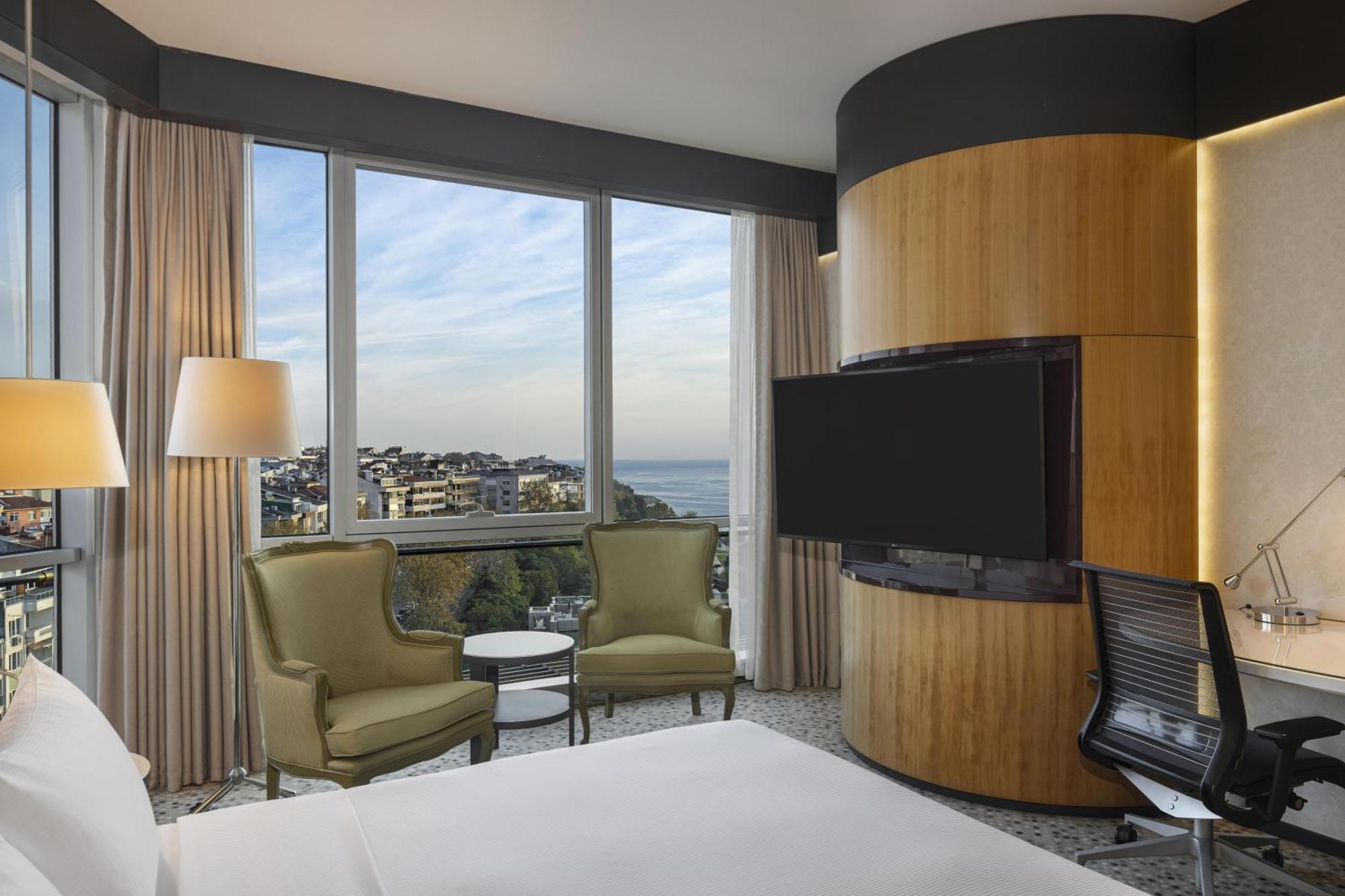 Deluxe King Kamer met een Gedeeltelijk Zeezicht