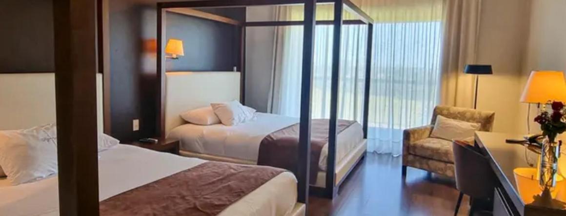 Quarto Duplo Standard com 2 Camas de Casal