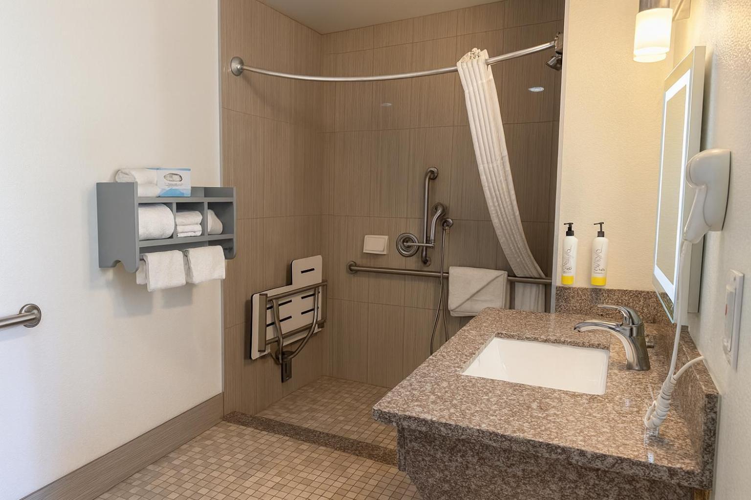 Chambre Lit Queen-size - Accessible aux Personnes à Mobilité Réduite
