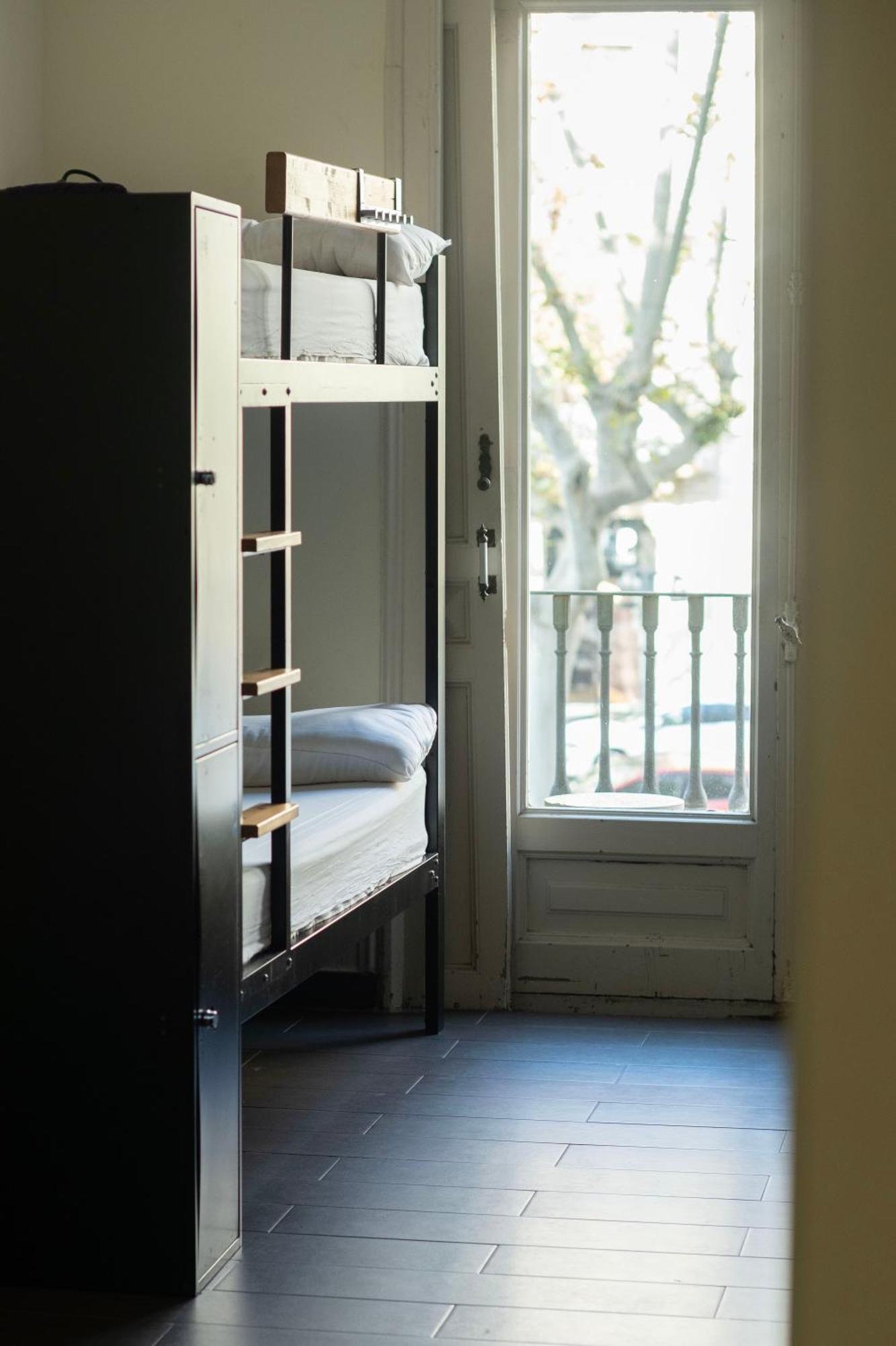 Lit dans Dortoir pour Femmes de 6 Lits