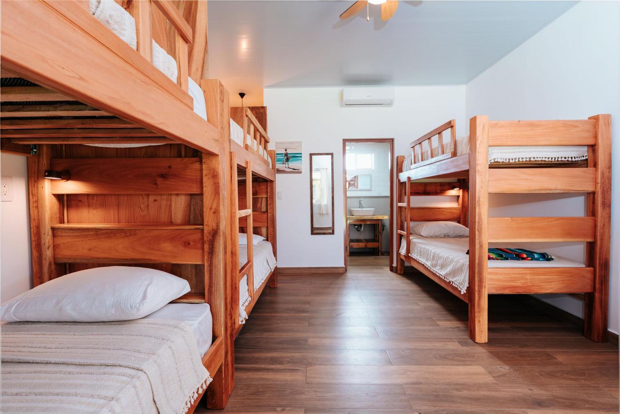 Cama em Dormitório Misto com 6 Camas