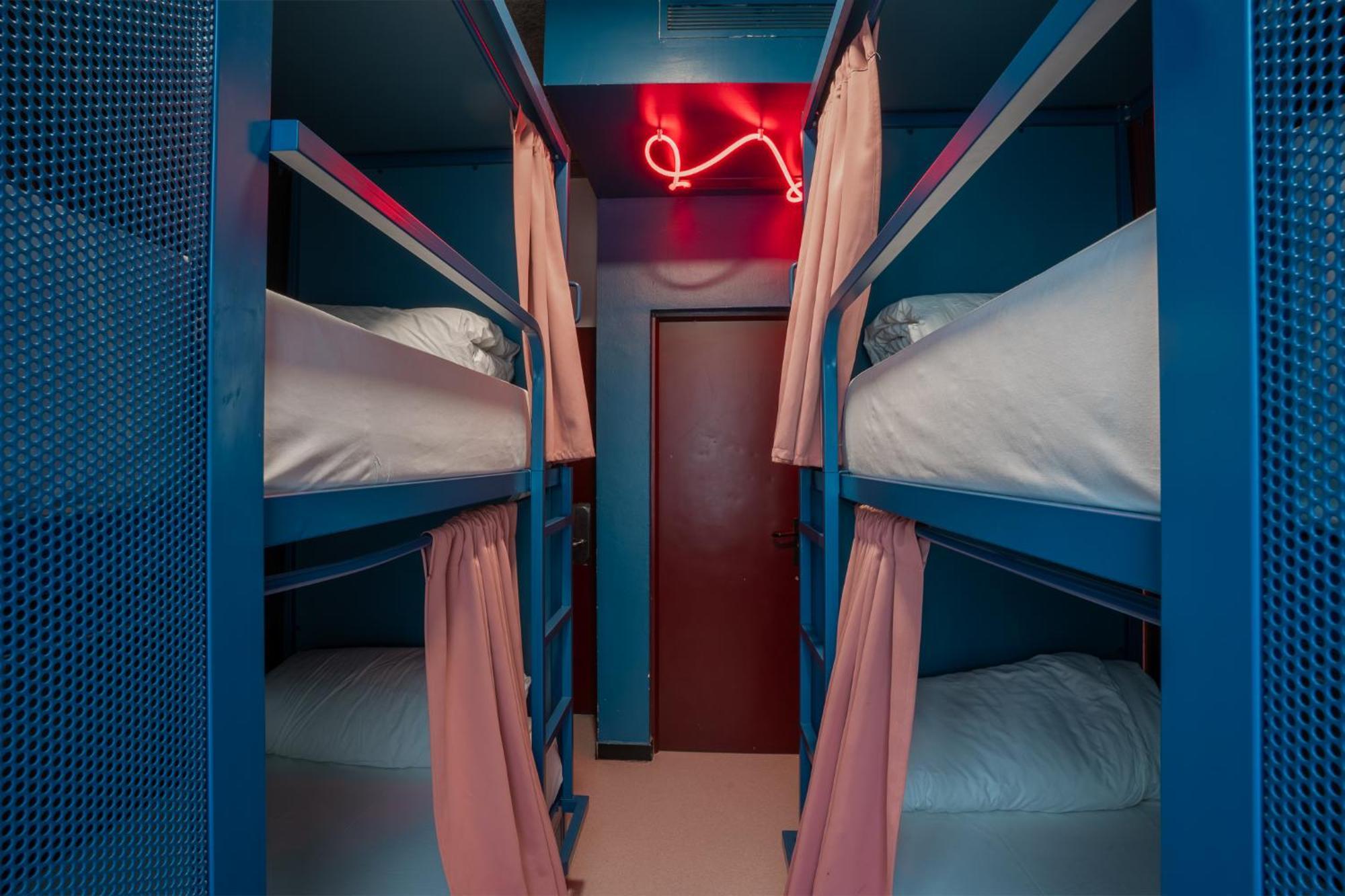 Bed in 4 beds Room with Private Bathroom and AirC