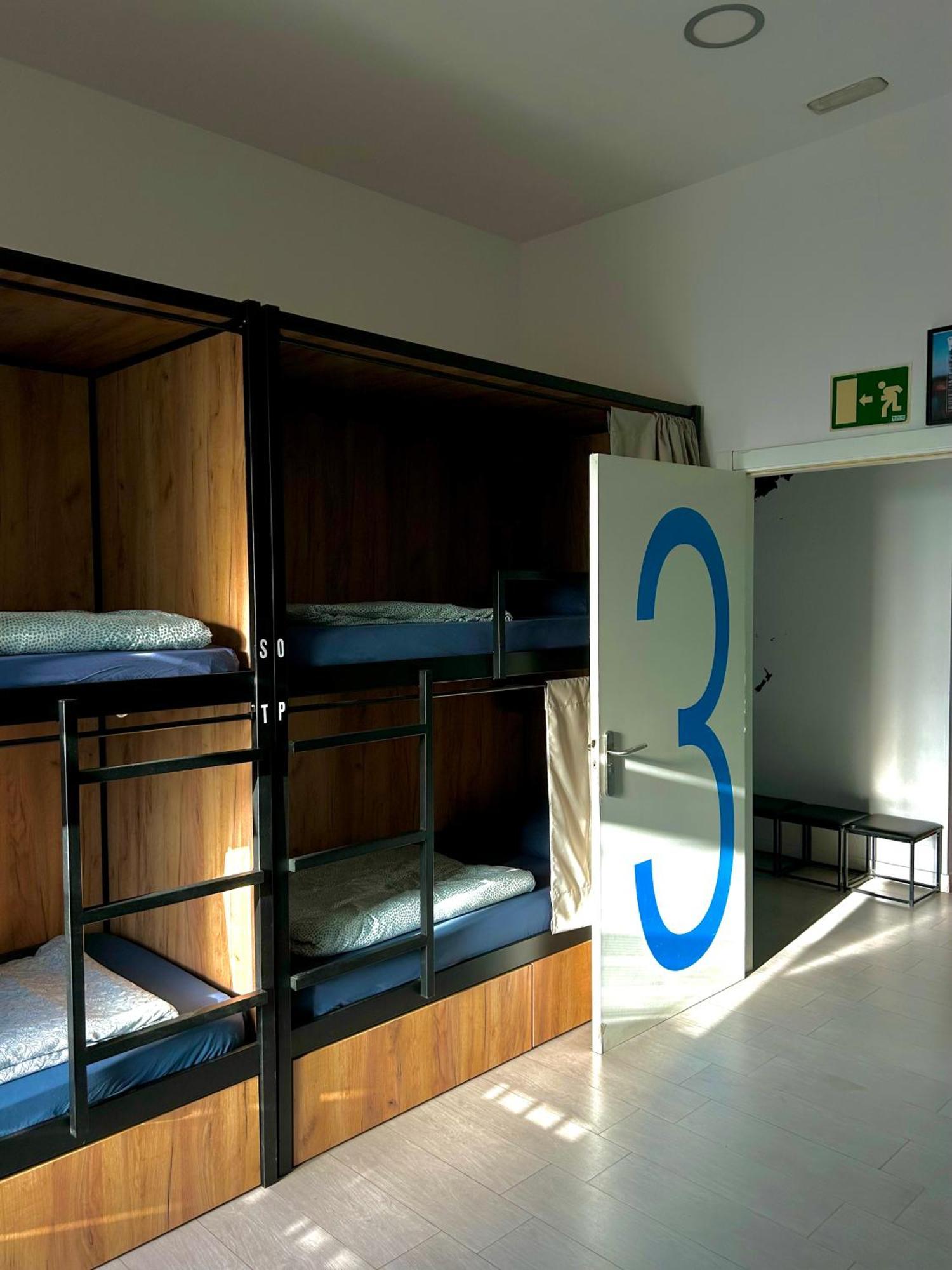 Posto Letto in Dormitorio Misto con 8 Letti