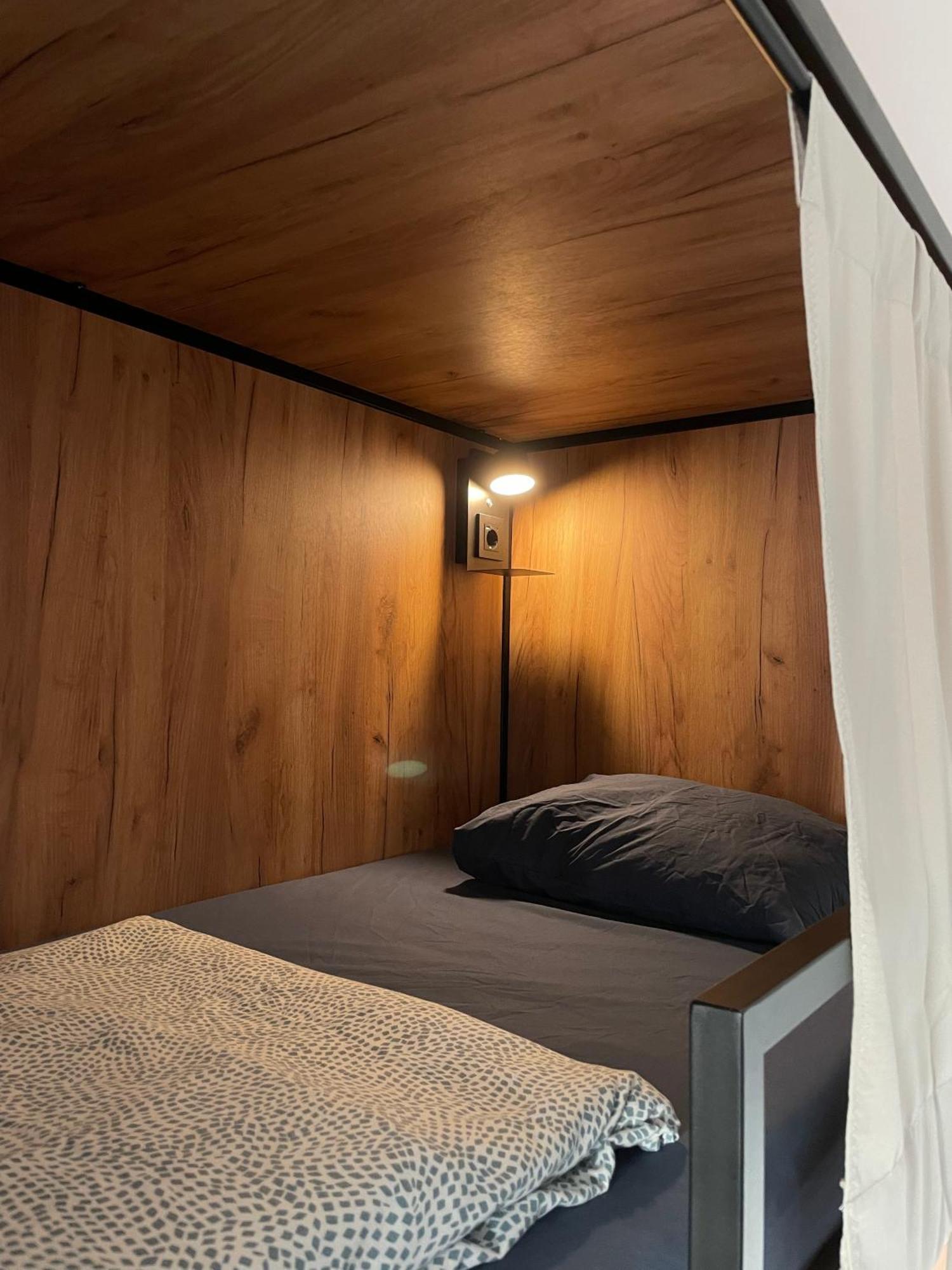 Posto Letto in Dormitorio Misto con 4 Letti