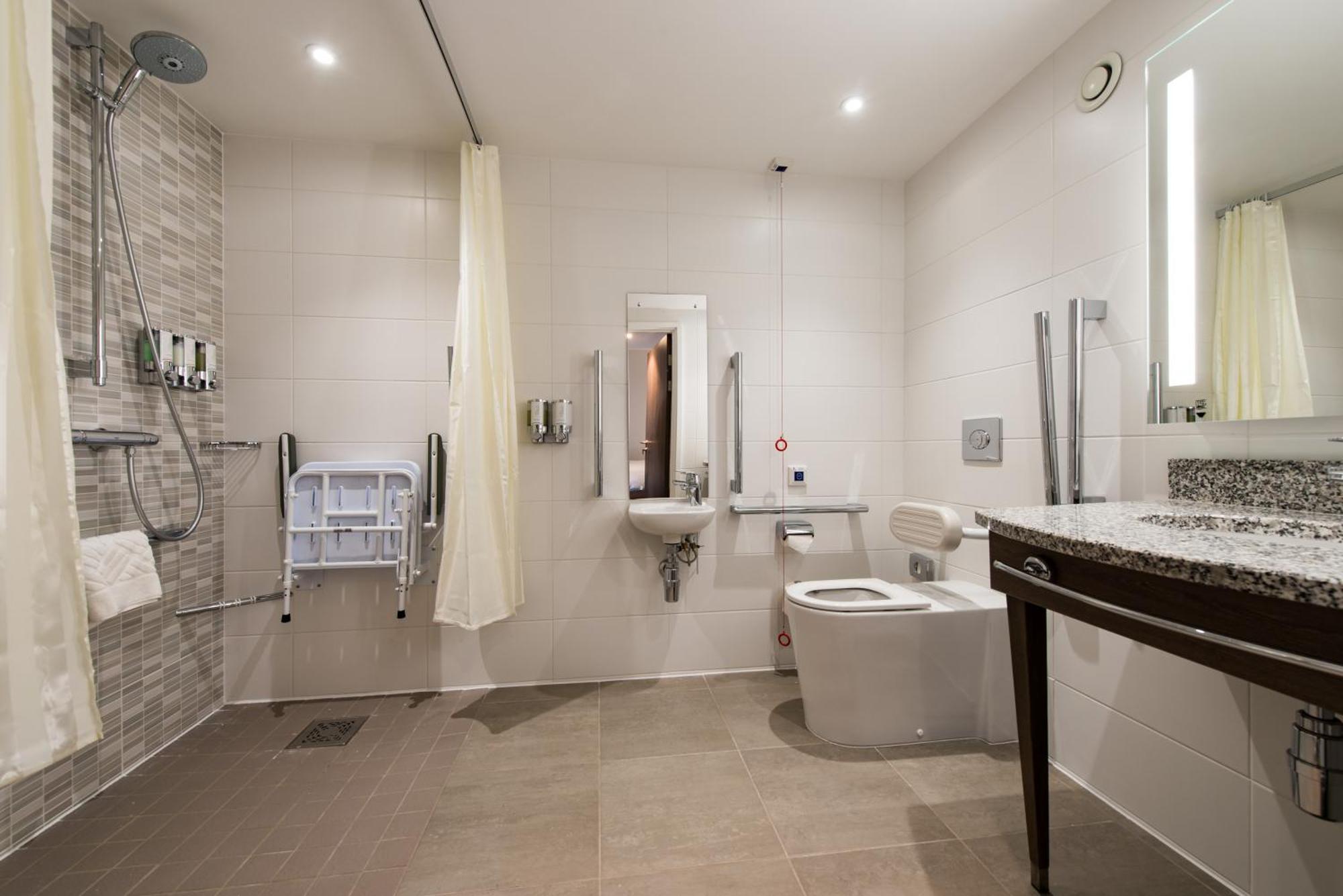 Quarto Queen - Acessível a Pessoas com Mobilidade Condicionada