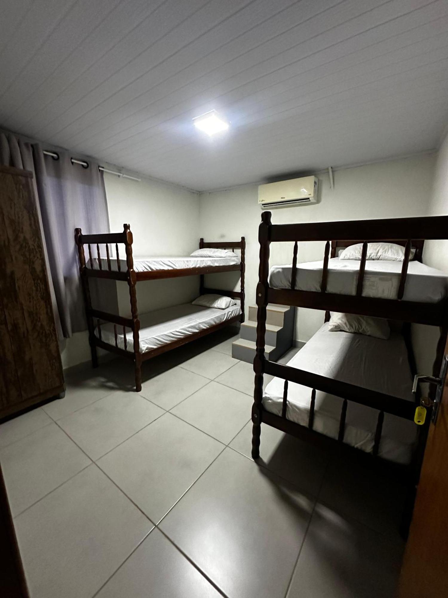 Cama em Dormitório Misto com 4 Camas