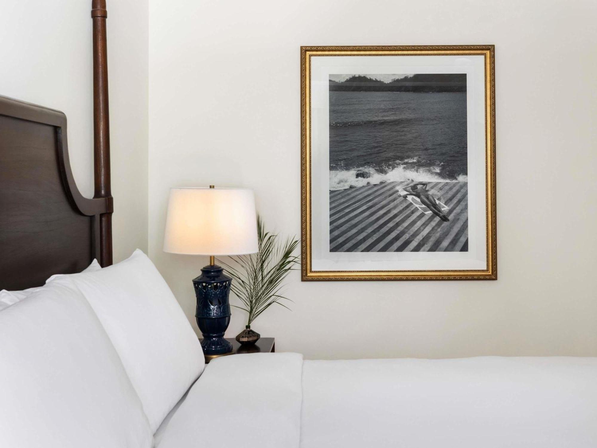 Opera One Bedroom Suite with One King Bed and Jacuzzi