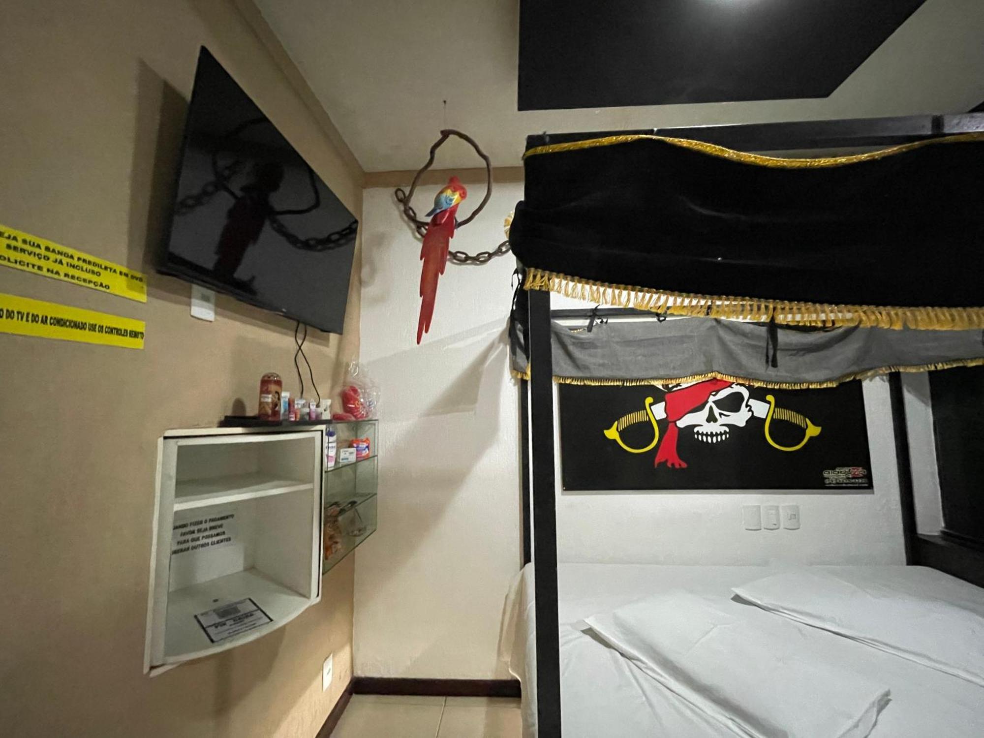 Standard Suite,1743962505:JPEG