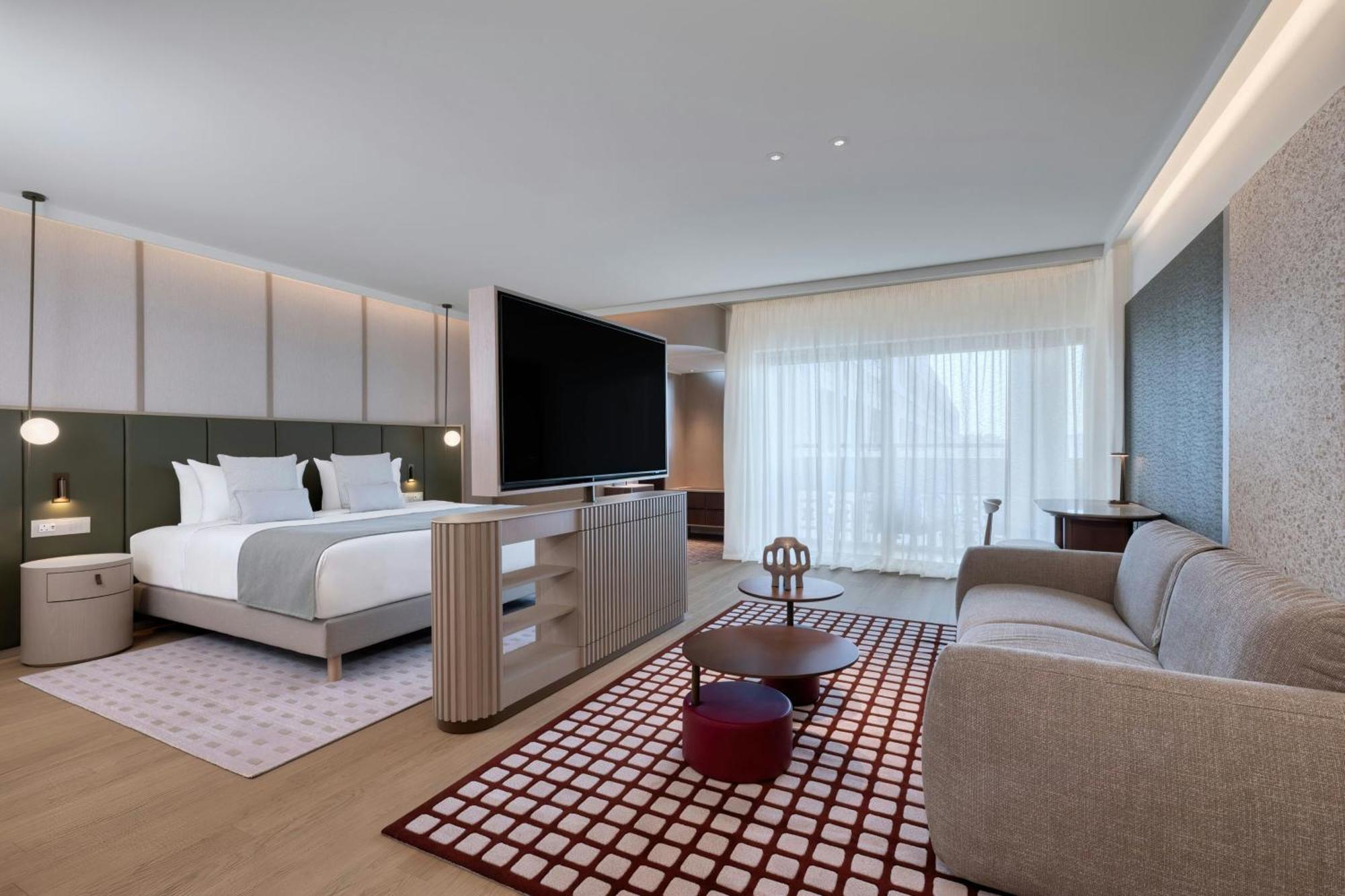 Junior Suite, 1 Bedroom Suite, Poolside, Balcony