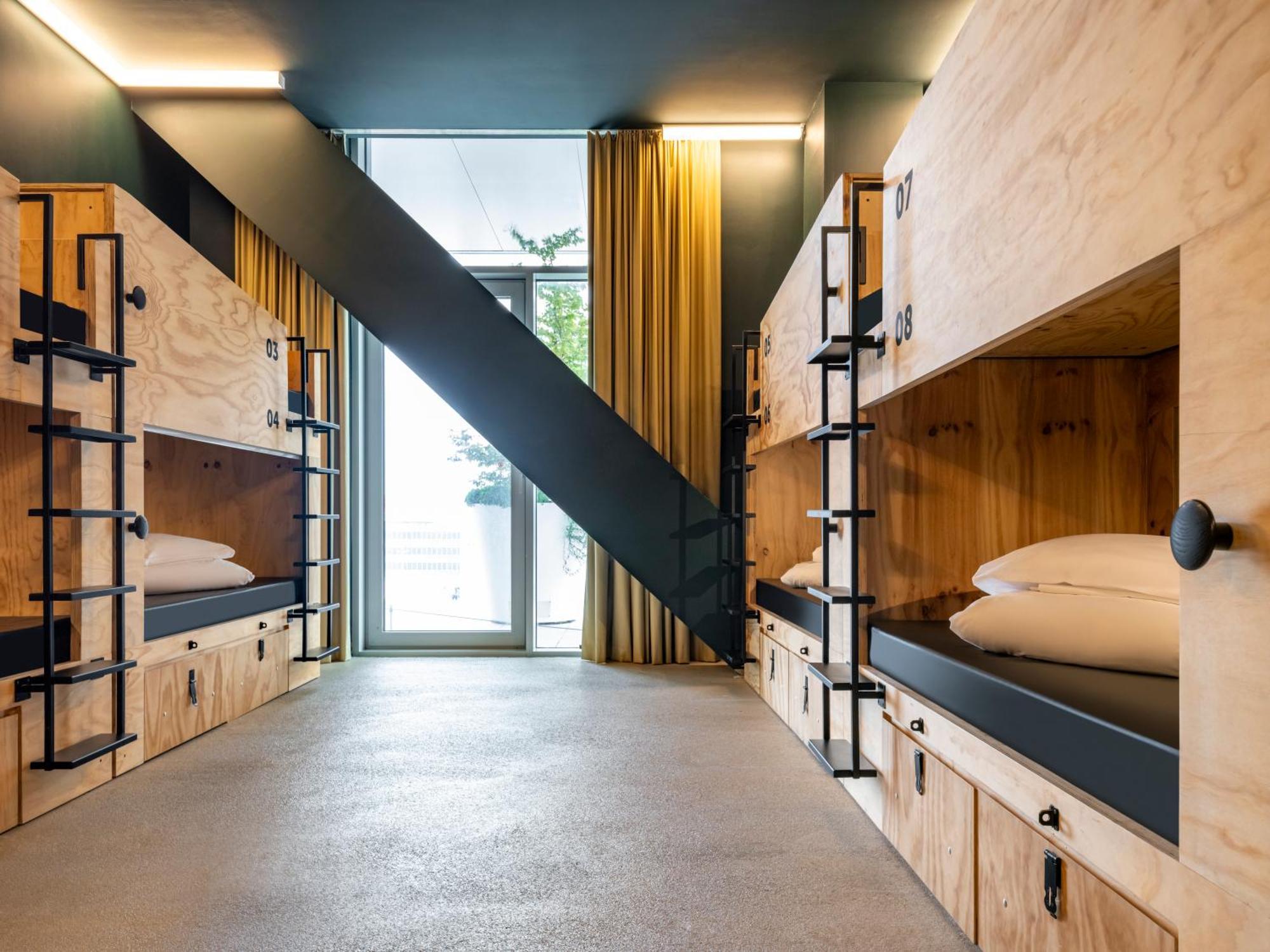 Privates Zimmer für 8 Personen