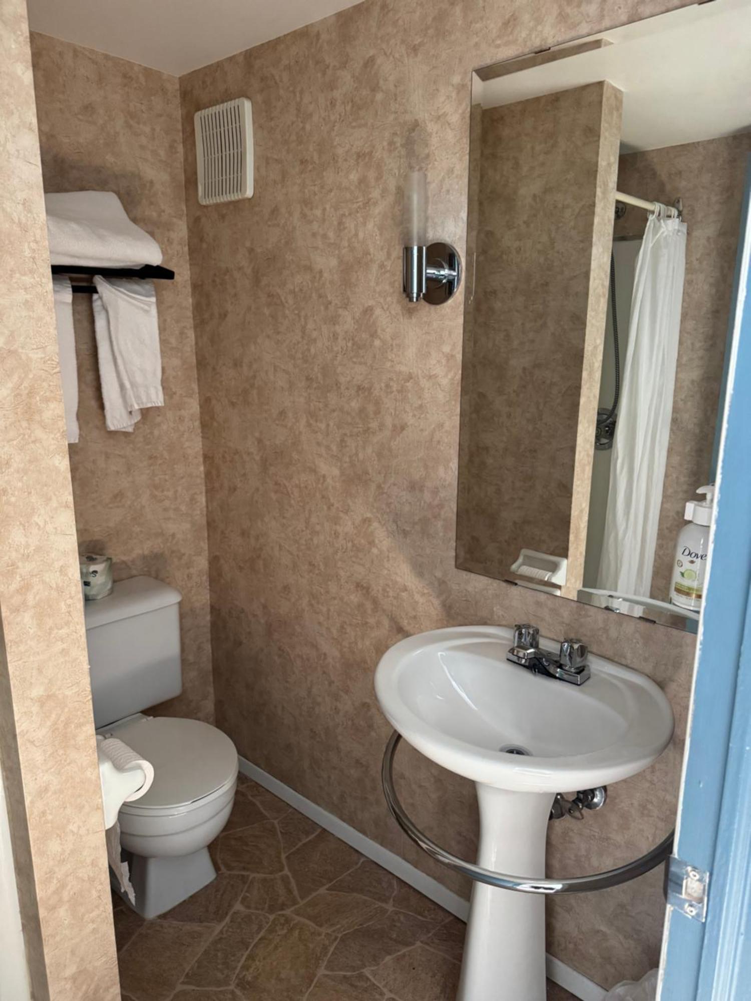 Chambre Lit King-Size avec Bain à Remous - Non-Fumeurs