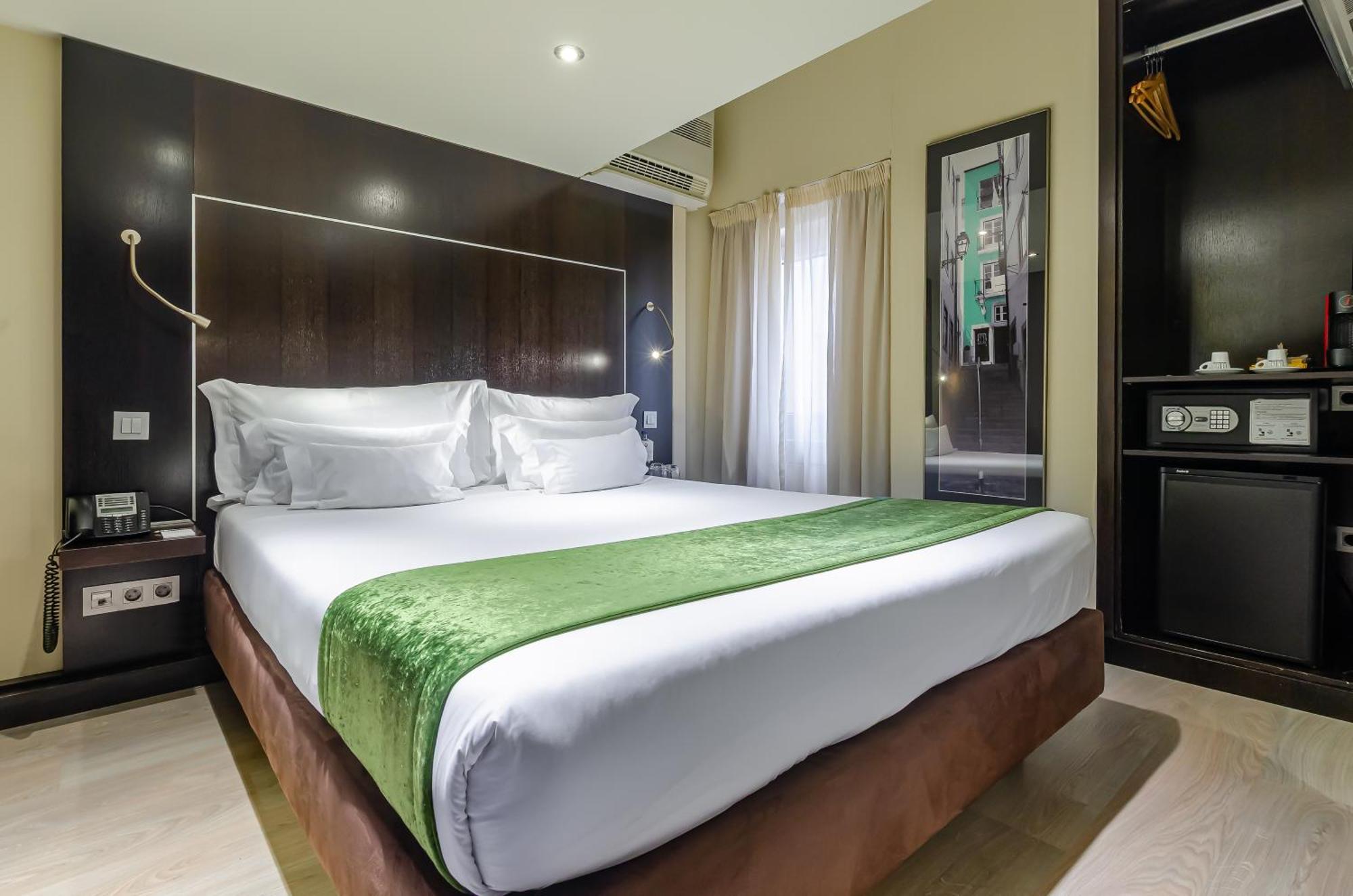 Kleines Doppelzimmer mit Blick auf den Innenbereich