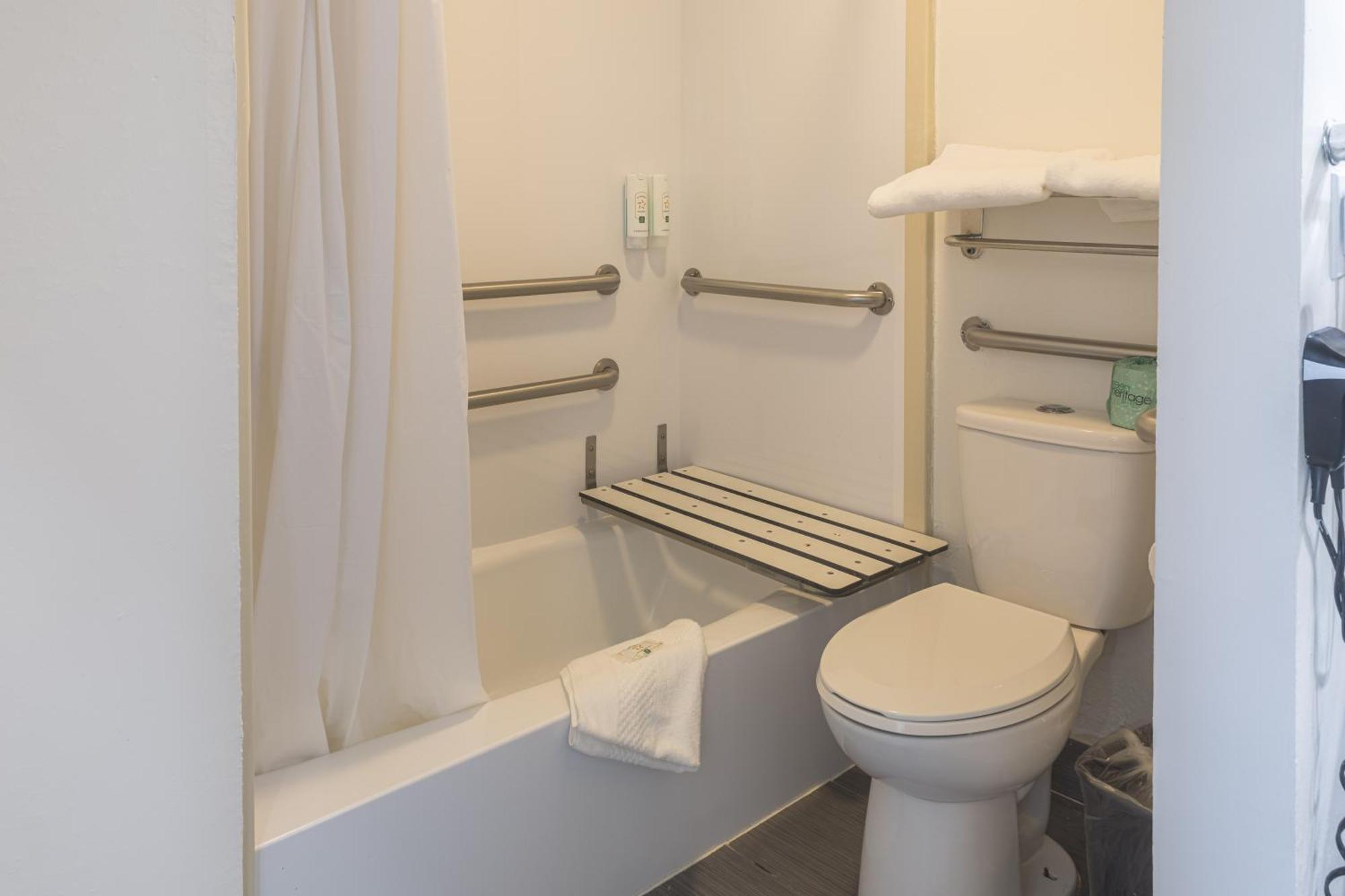 Chambre Lit King-Size - Accessible aux Personnes à Mobilité Réduite