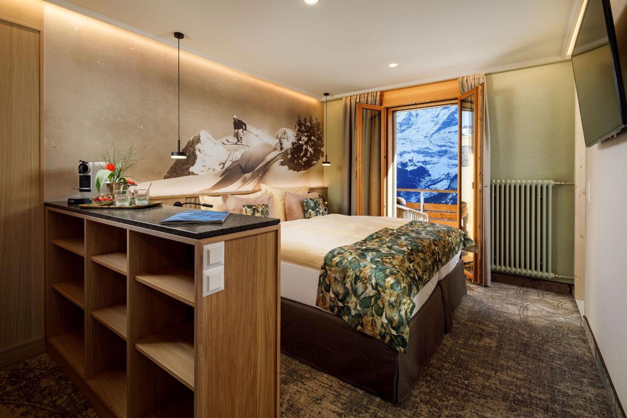 Corner Junior Suite with balcony and Eiger mountain view
