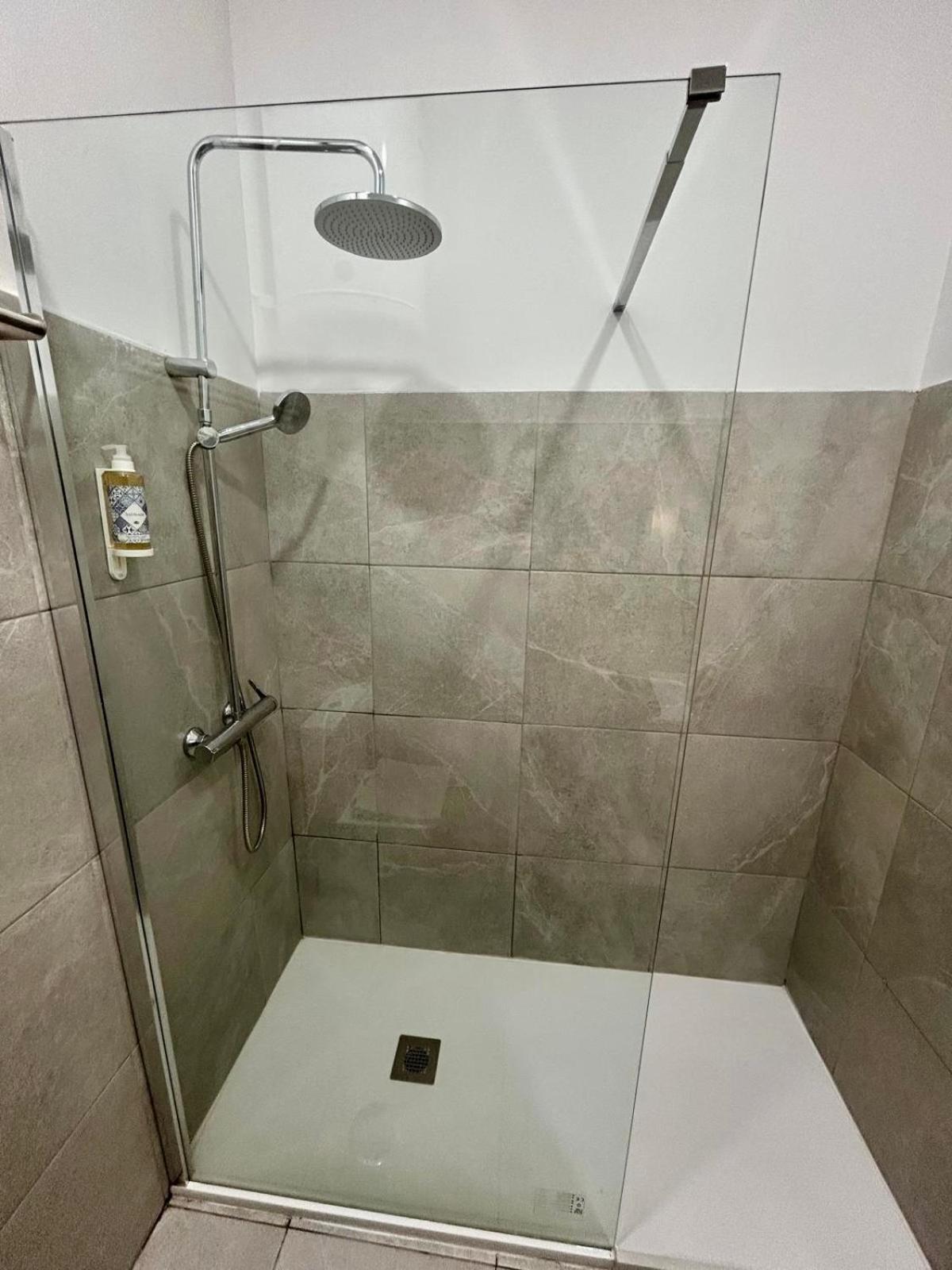 Quarto Duplo com Casa de Banho Partilhada