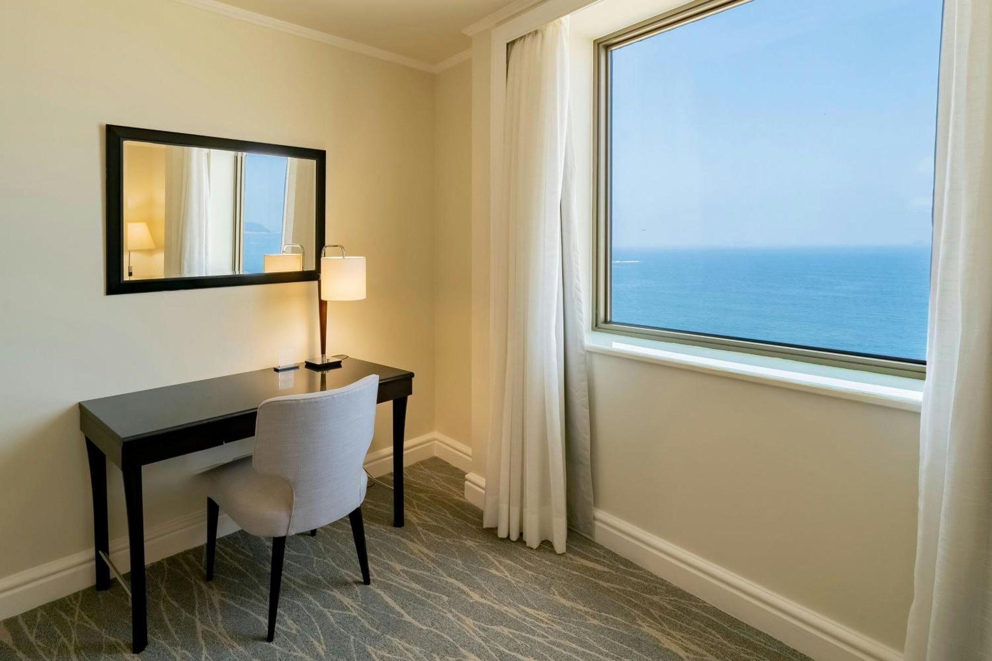 Habitación con 1 cama extragrande, vistas al mar y acceso al salón executive