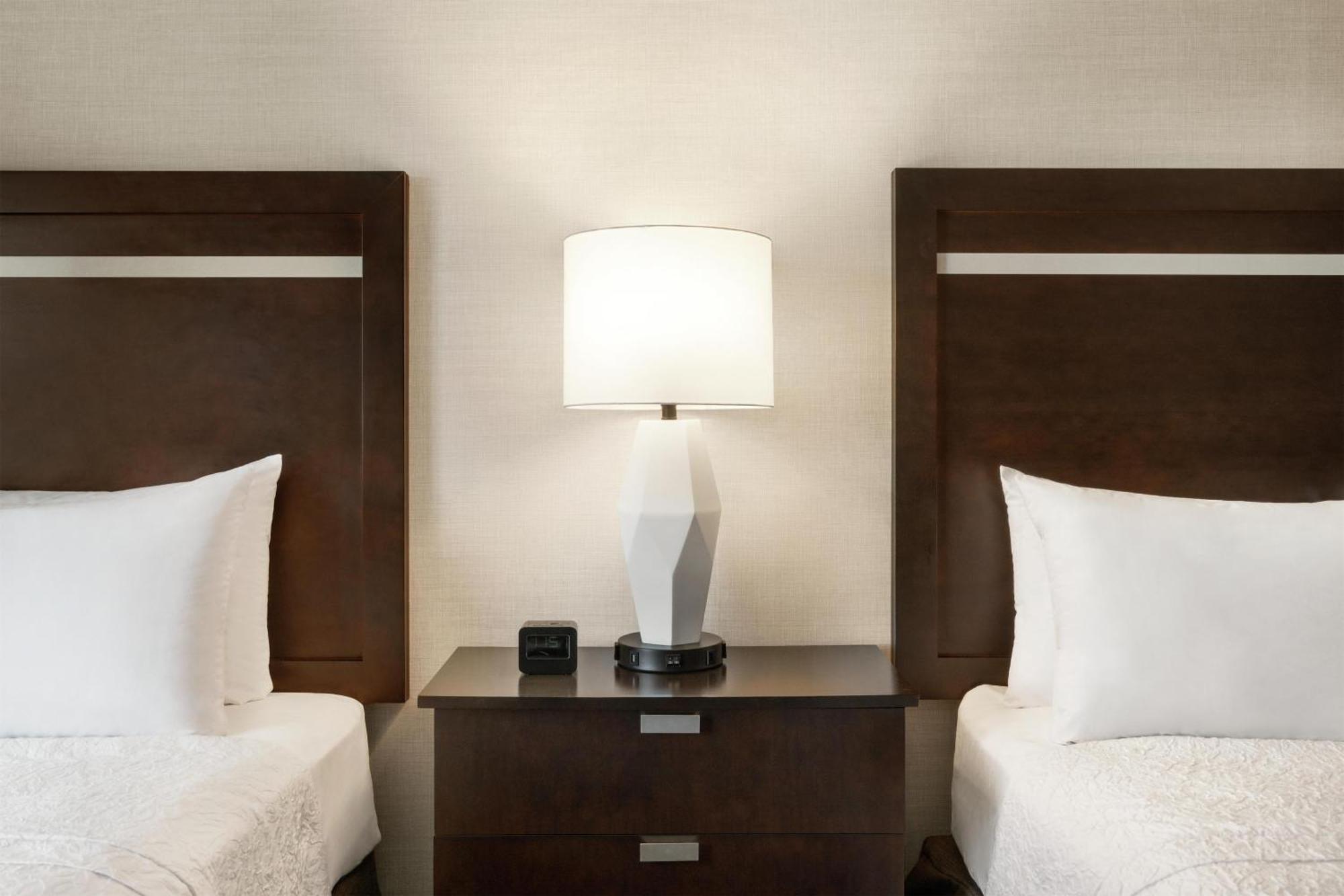 Quarto com Cama Queen-size e Vista do Mar