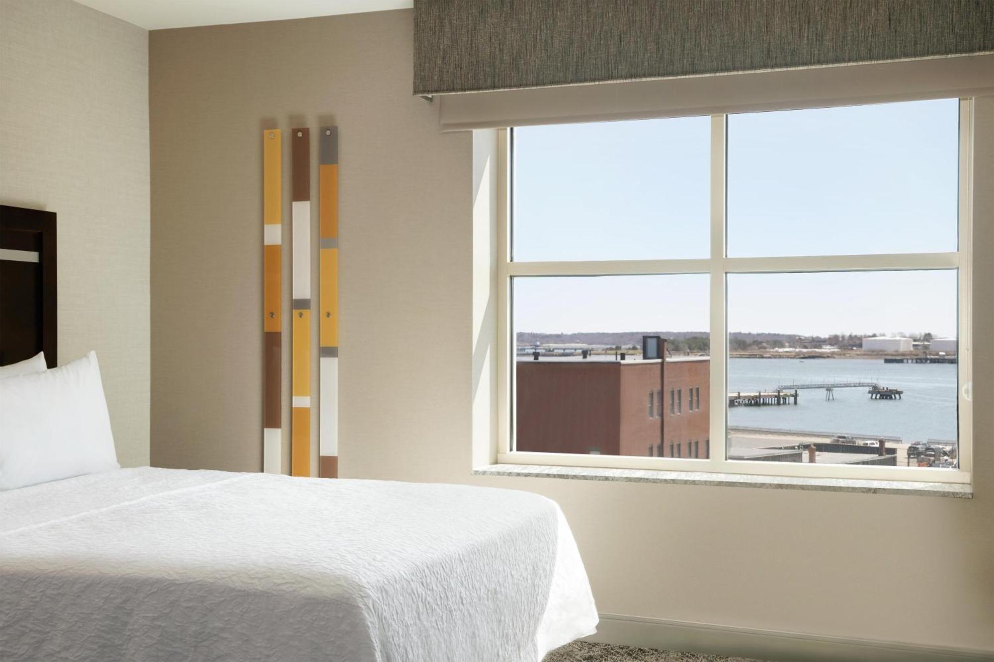 Quarto com Cama King-size e Vista do Mar
