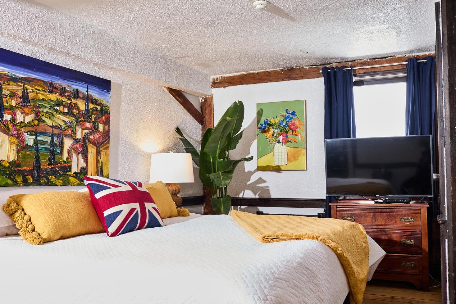 Standard Double Room with Shared Bathroom